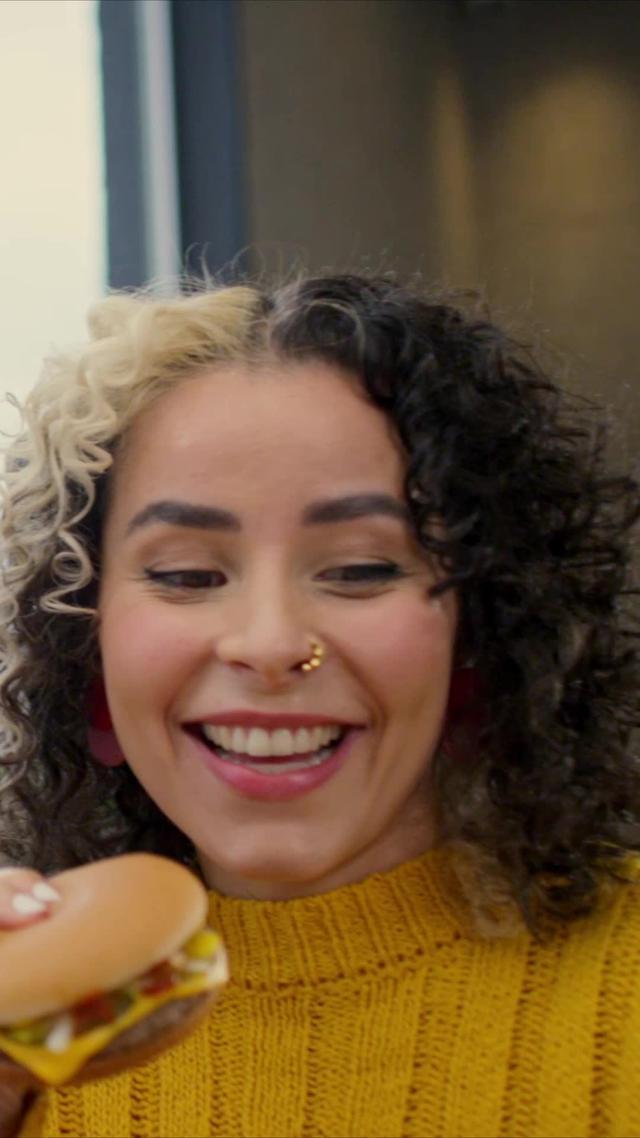 A melhor versão do Méqui tá no App: baixe agora e saboreie Cheeseburguer por só R$8,90