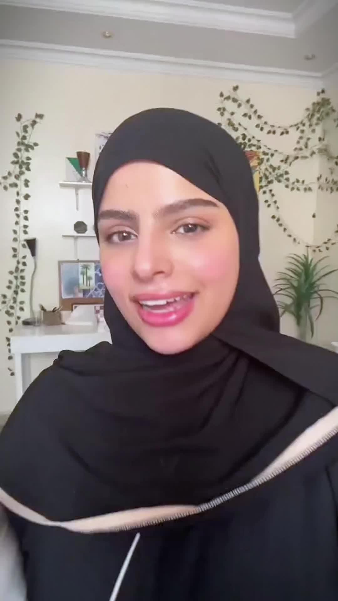 رابط إلى التطبيق المجاني في الوصف