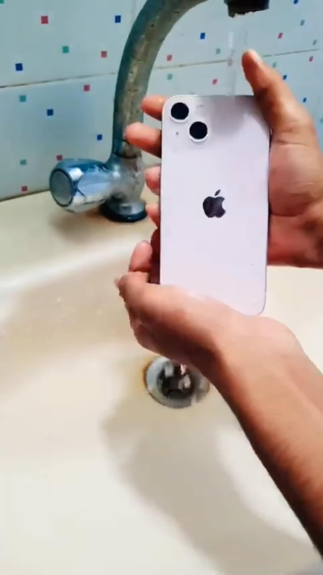 Free up iPhone storage in seconds with Cleanup!