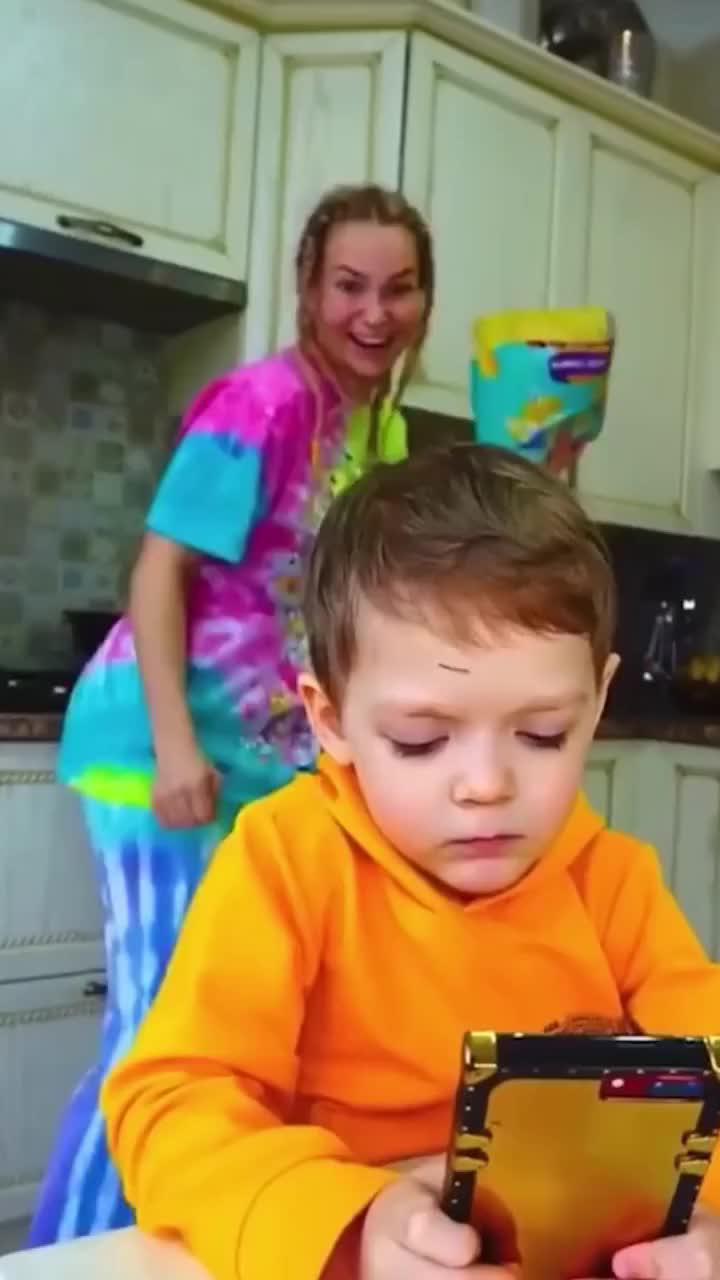 Run your army and become a billionaire tycoon!