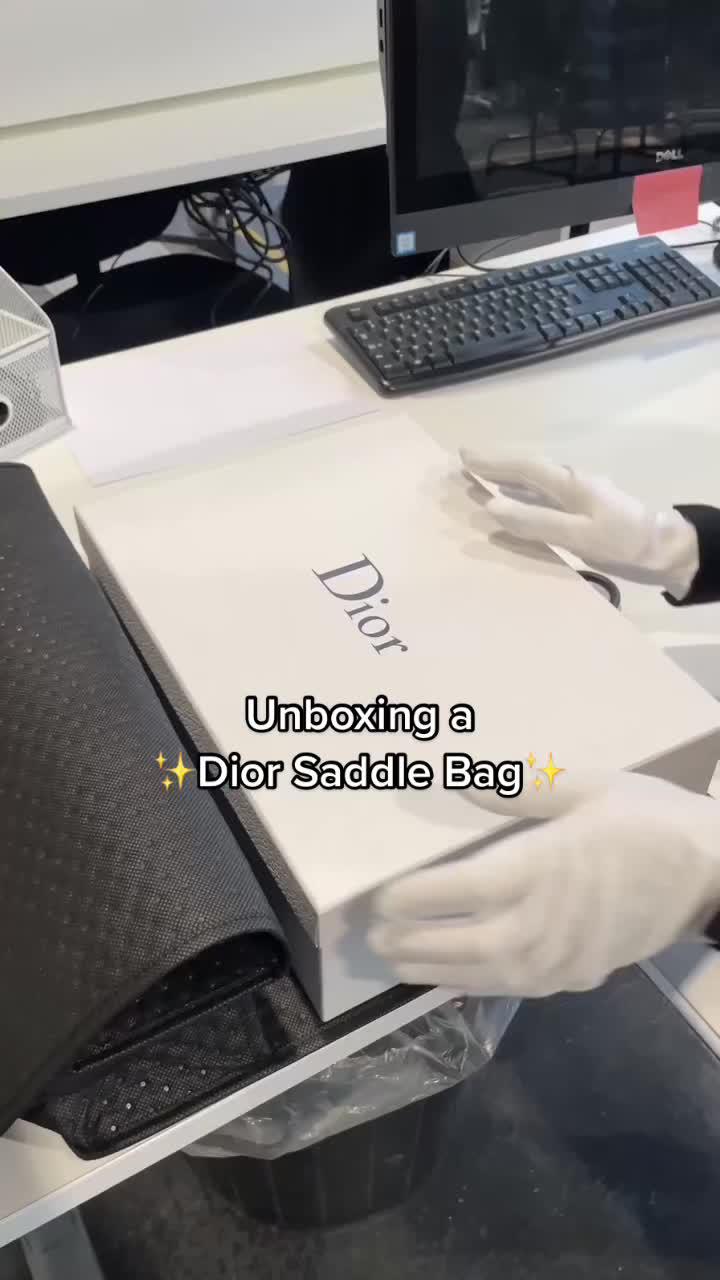 Unboxing a burgundy leather Dior Saddle Bag 🍷 Who’s ready for a new happy hour companion #unboxing #dior #luxury #trust #authentication #vestiairecollective 