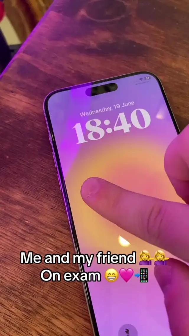 Draw on friends lockscreen!