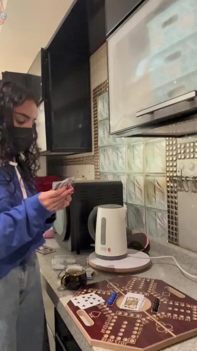 هل يوجد أحد للعب معا؟