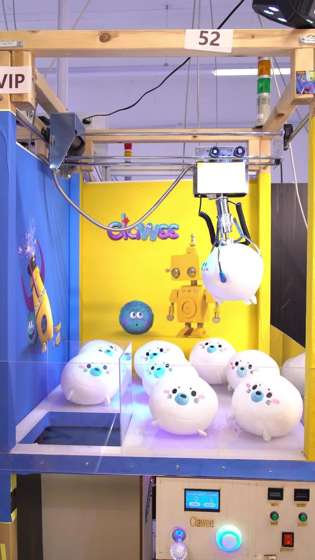 Play real claw machine live!