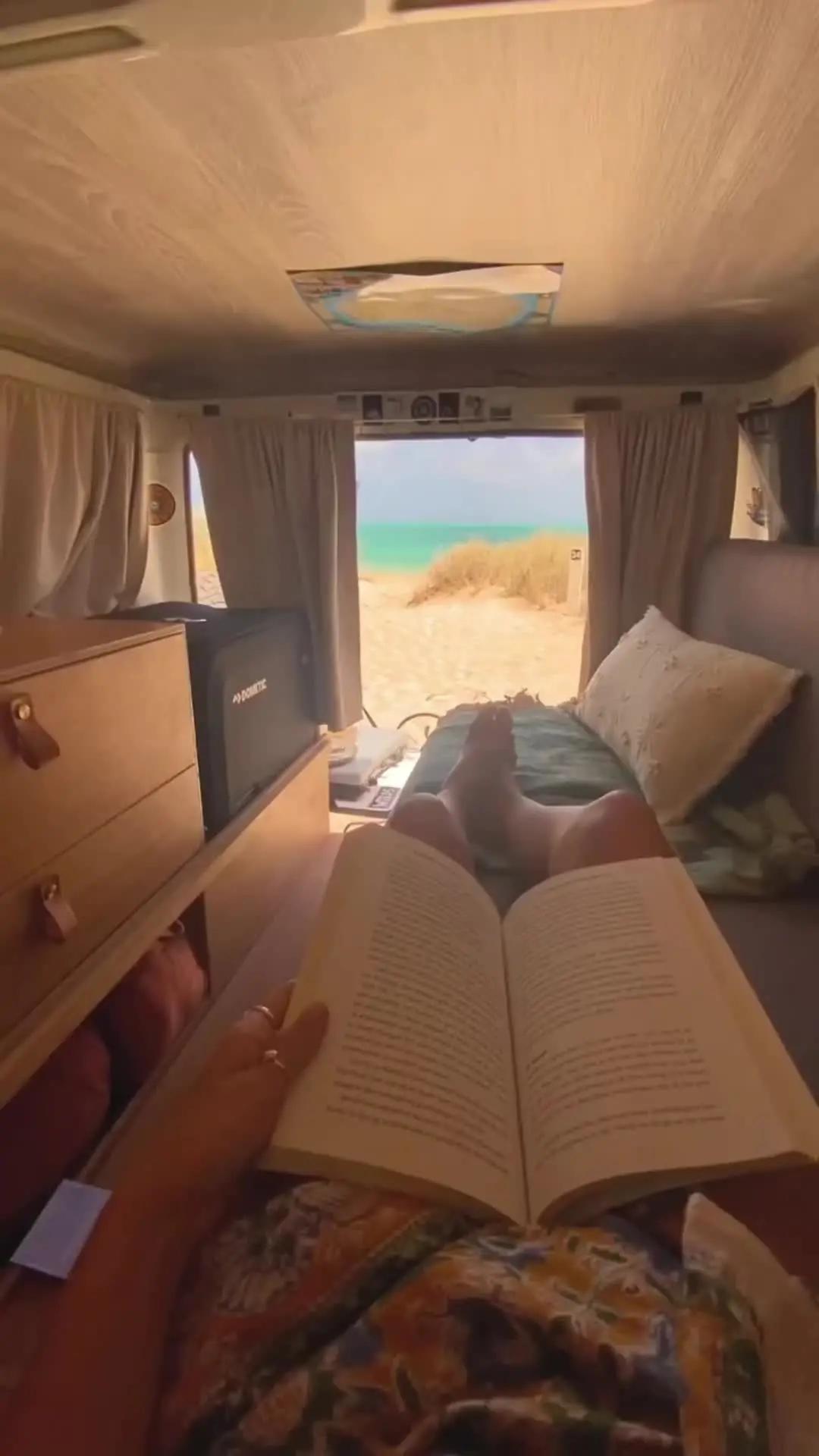 Sabemos que la vanlife es otro level 💚  ✨ GUARDA el video y descubre muchos sitios más en la aplicación de #campernight 🚍 #vanlife #trotamundos #viajarporelmundo #furgoneta #travel #camping #naturaleza #van #roadtrip 