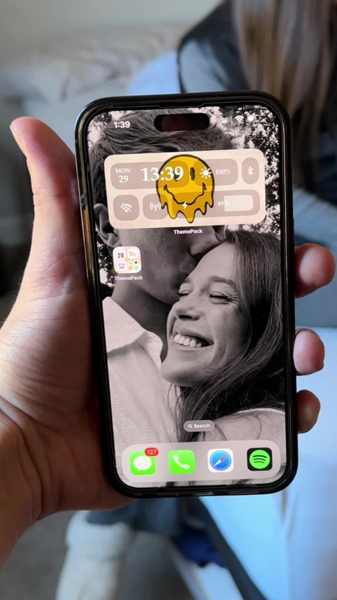 Set exclusive  keyboard& themes for your Phone