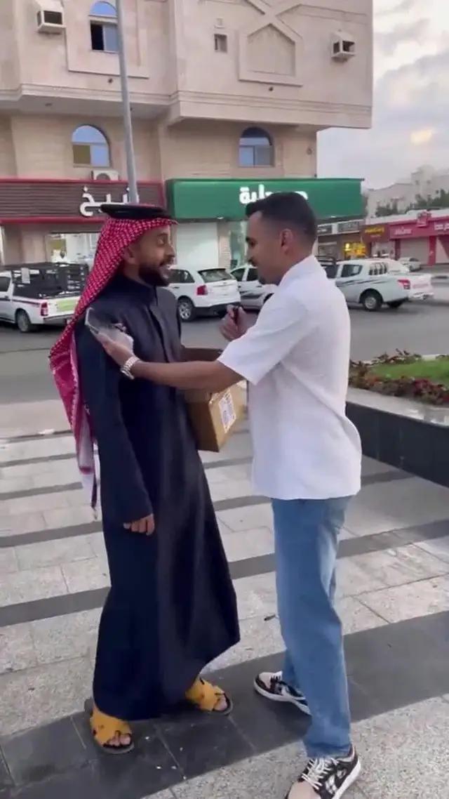 انظر كيف أصدقائك سجلت لك على هواتفهم!