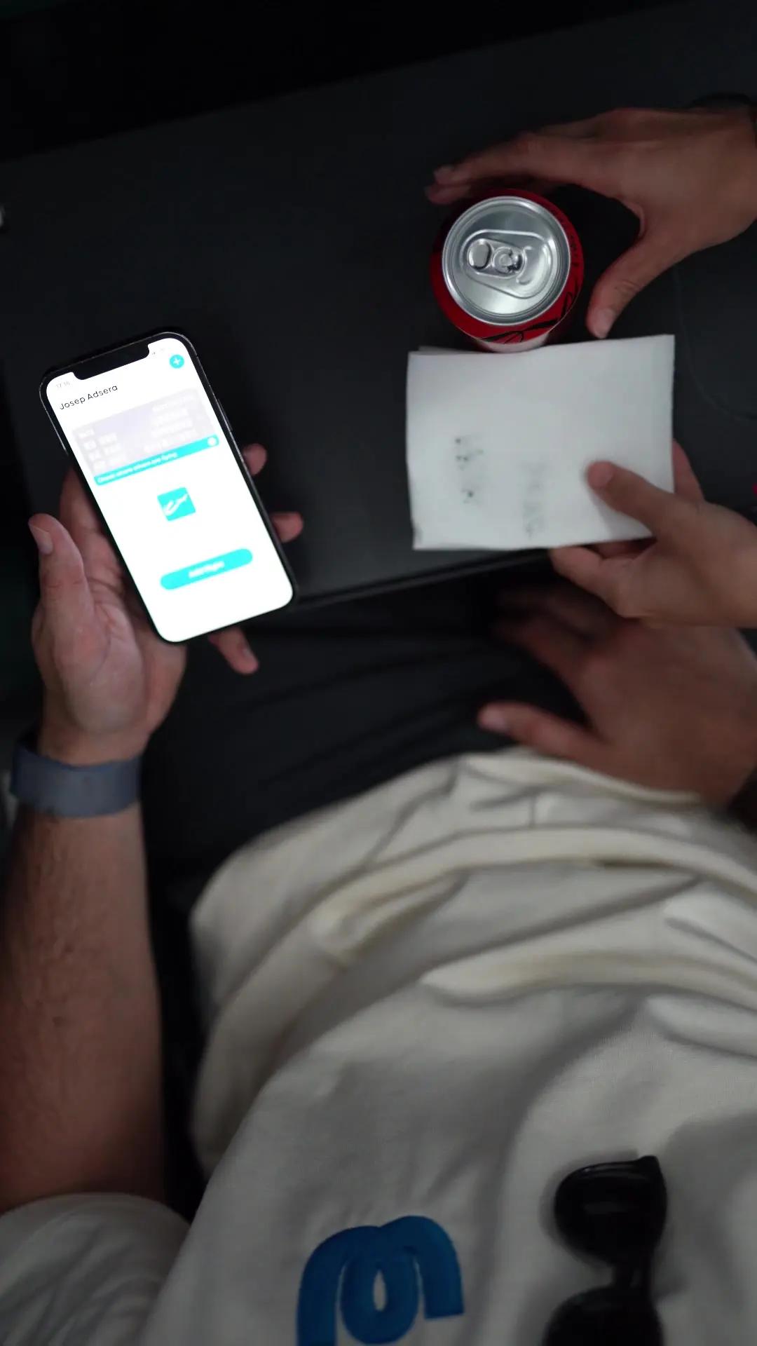 Passing notes is so 2000s… switch to Wingle on your next flight 😎 #itsintheair #wingle #travel #loveatfirstsight