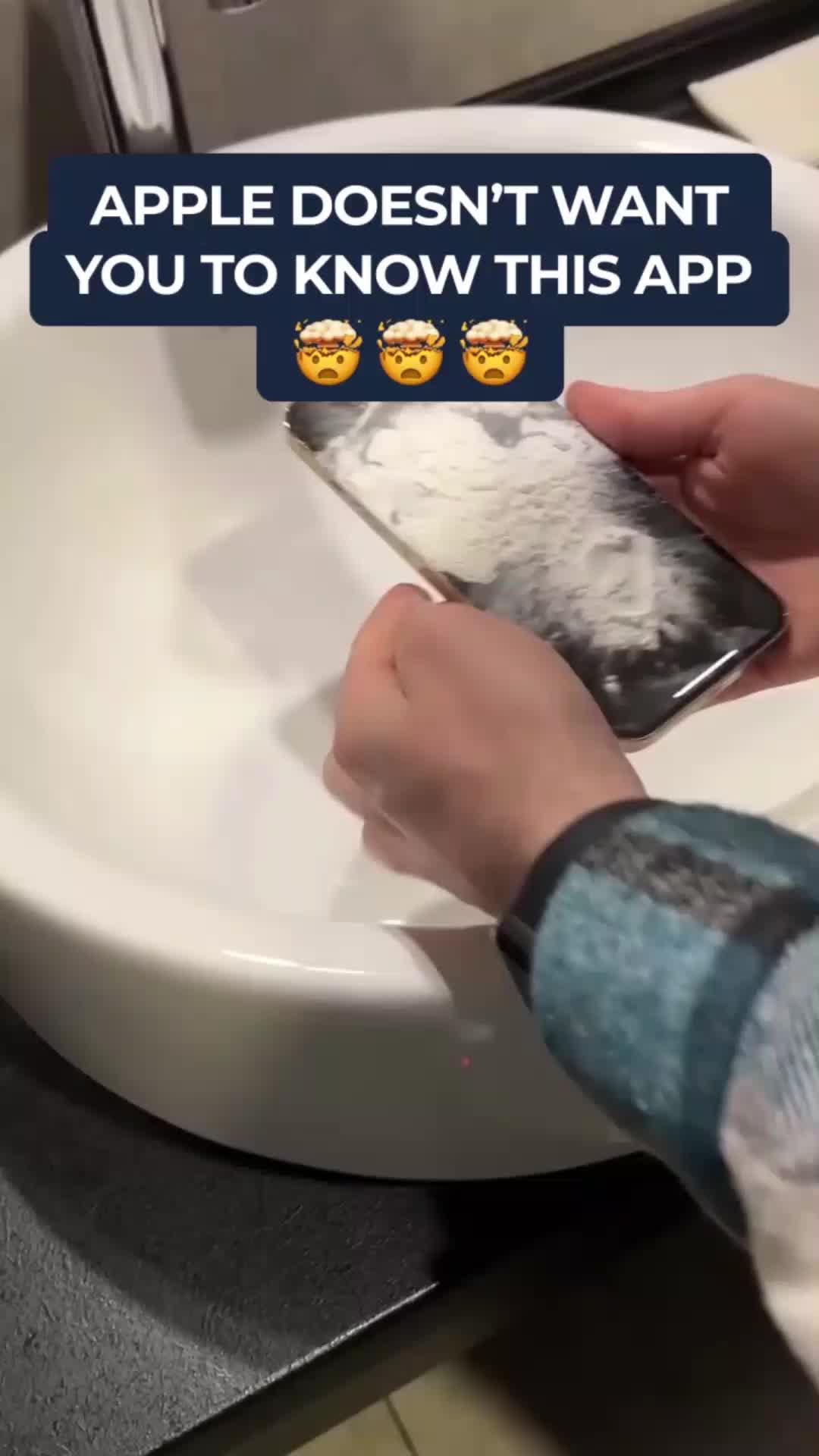 Clean your phone in one click!