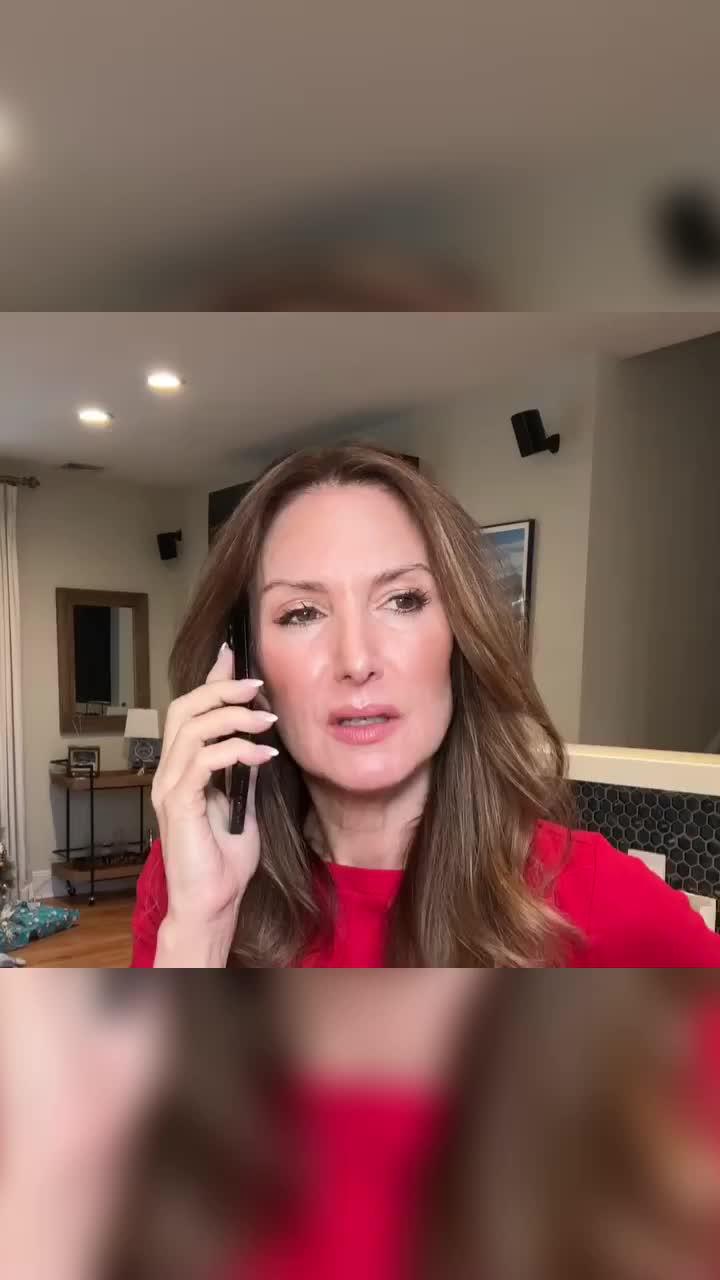 AI Phone provides real-time transcription,keyword highlighting, real-time translation of calls.