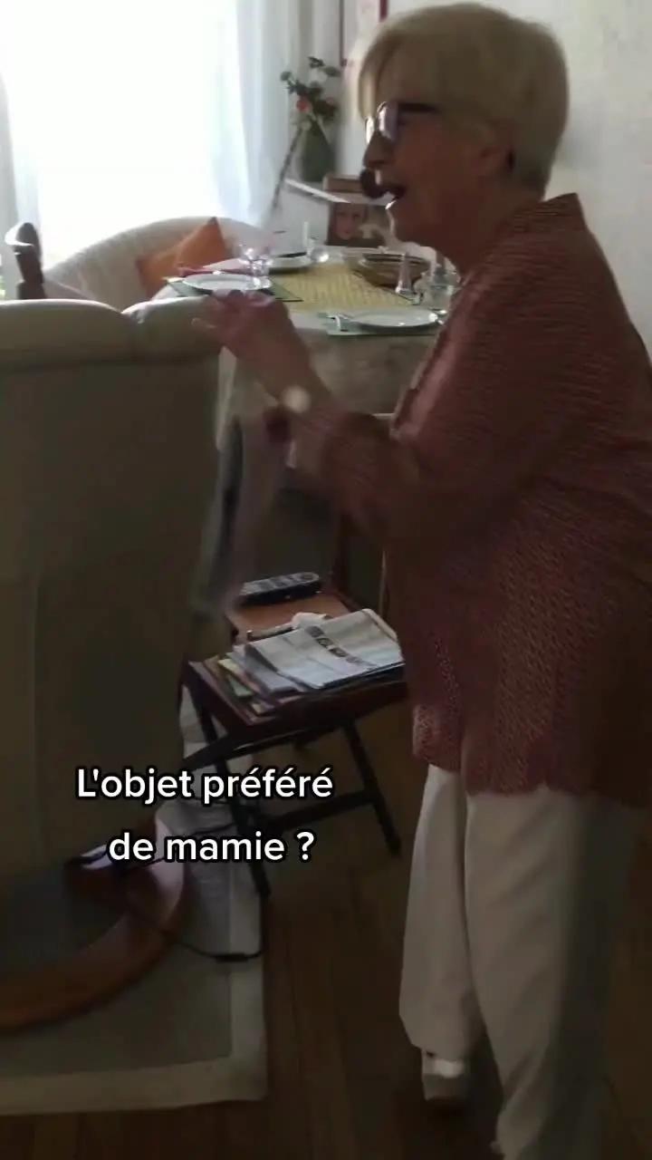 Comment faire plaisir à Mamie ? En lui offrant chaque mois son journal Neveo rempli de photos de la famille 😍 #happy #journalphotos #grandsparents #neveo #personnesagees #sourires