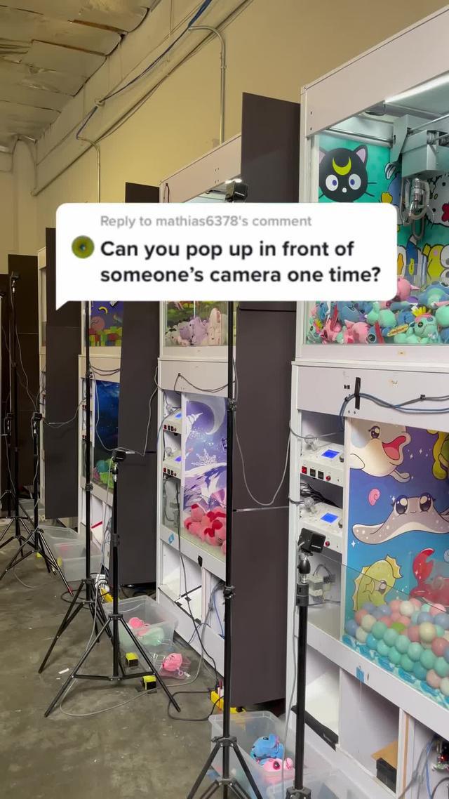 We're doing this again. #clawmachine #arcade