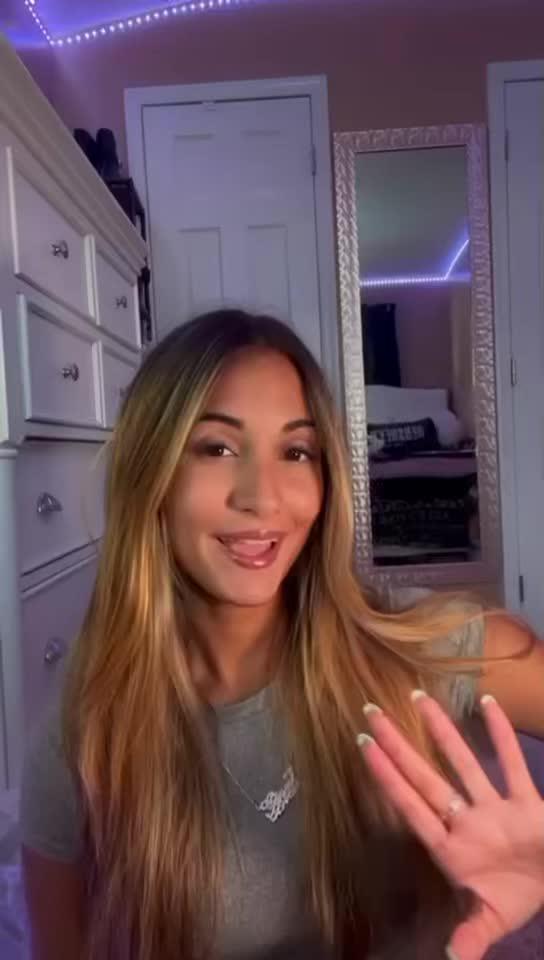 It matches you to people based on compatibility. Definitely loving the Duet app to make some more friends:) 😁  #fyp #duetapp #fypage