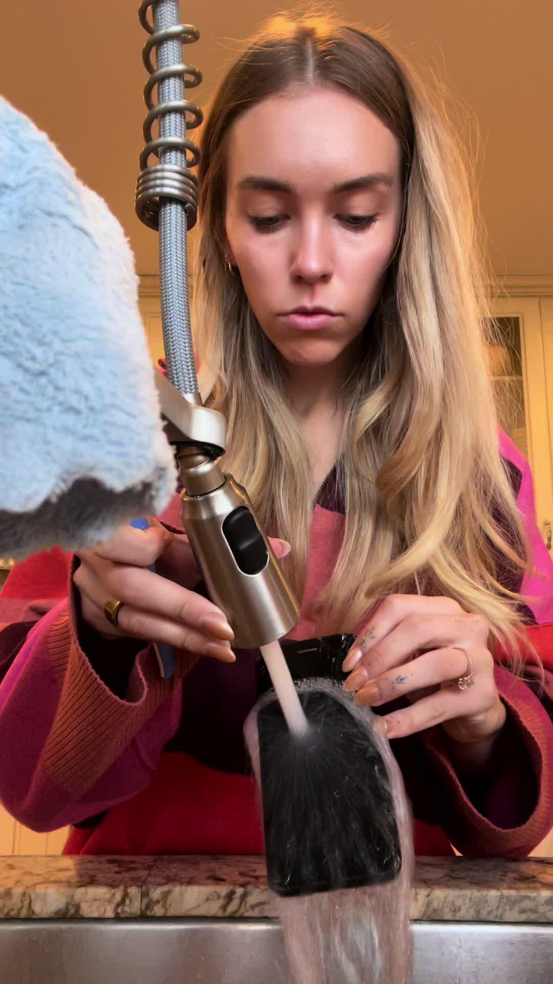 Free up iPhone storage in seconds with Ai Cleaner!