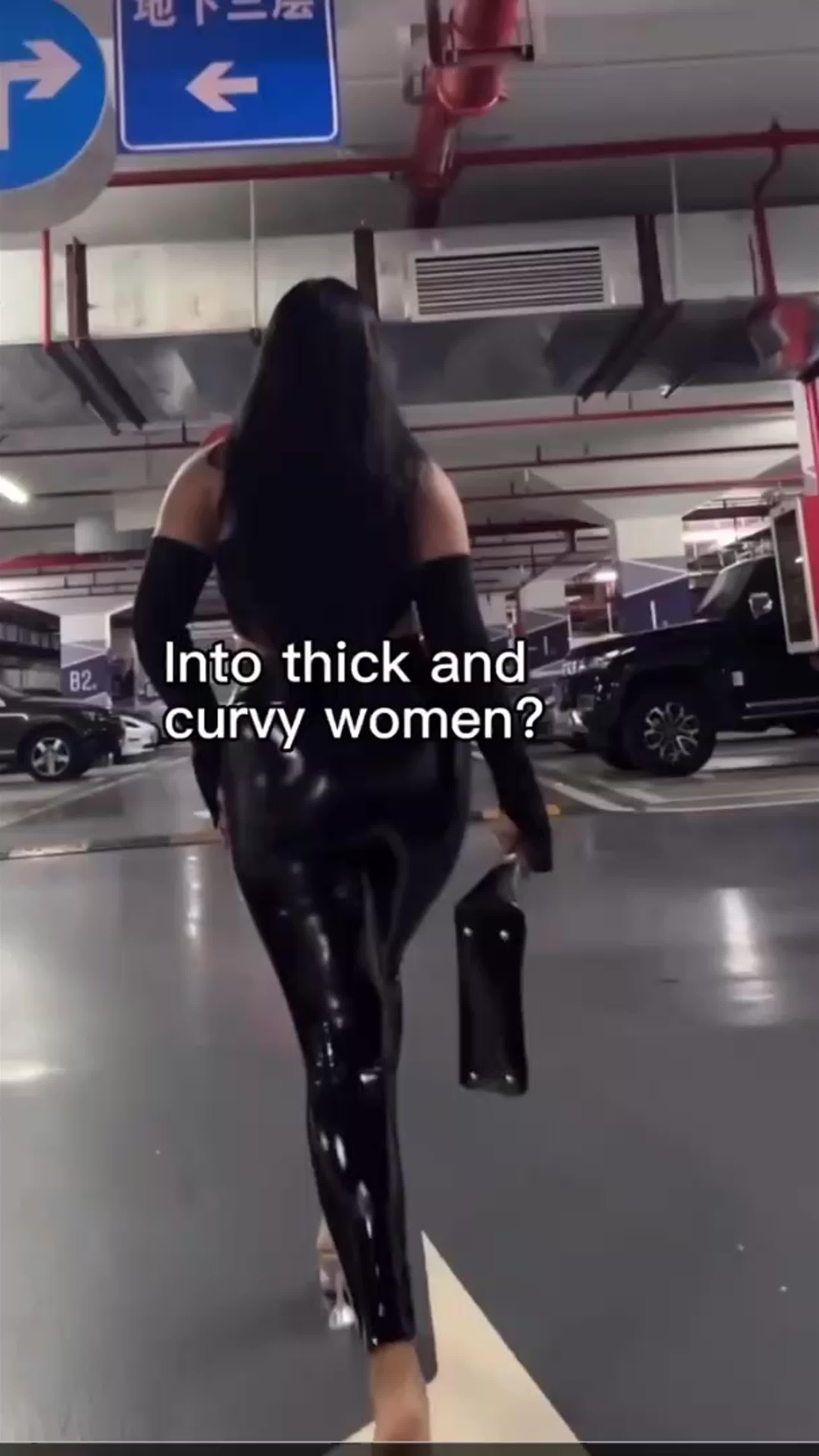 Meet Curvy Singles on PlusCupid!