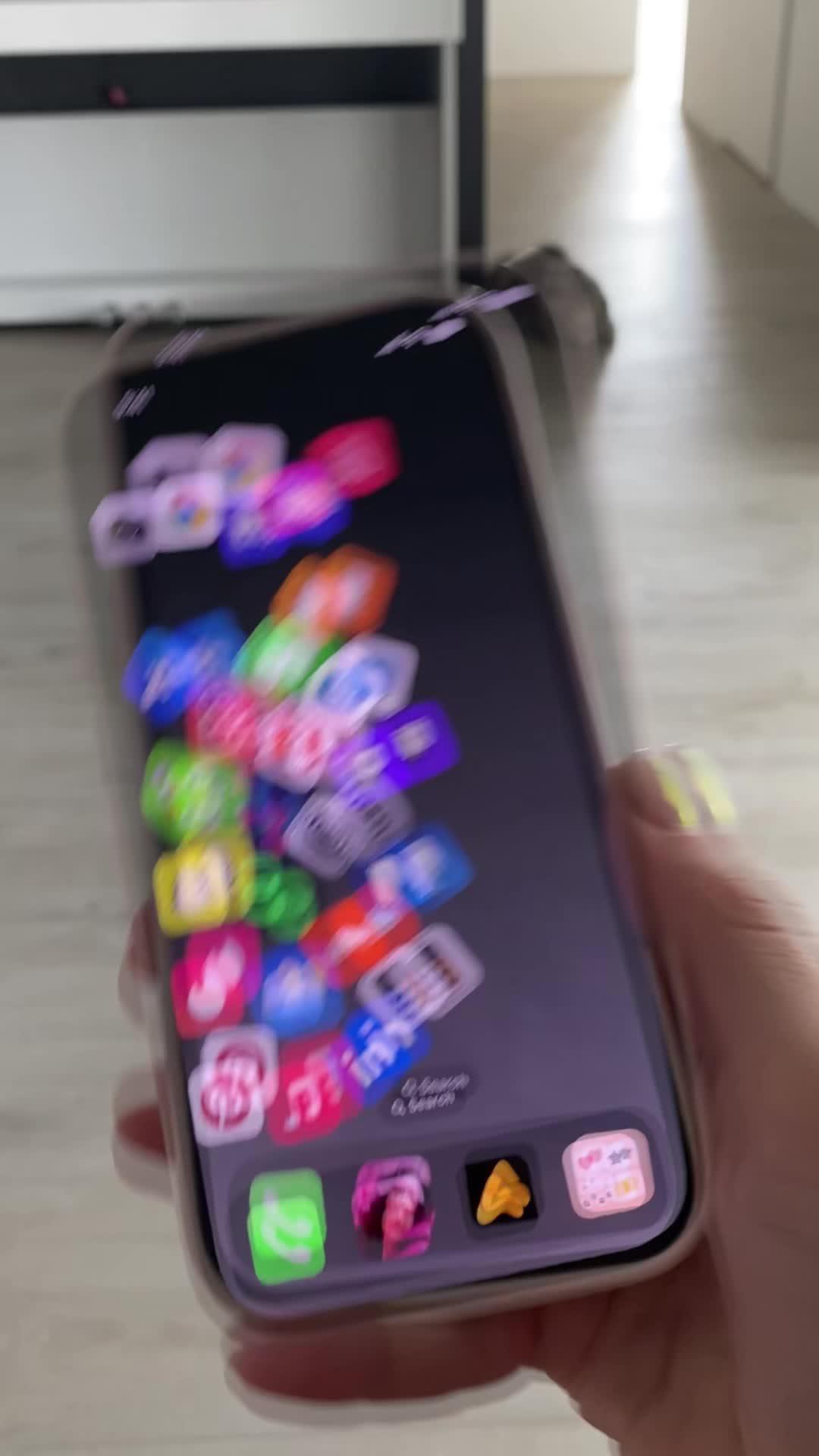 Set exclusive widgets & themes for your iPhone!