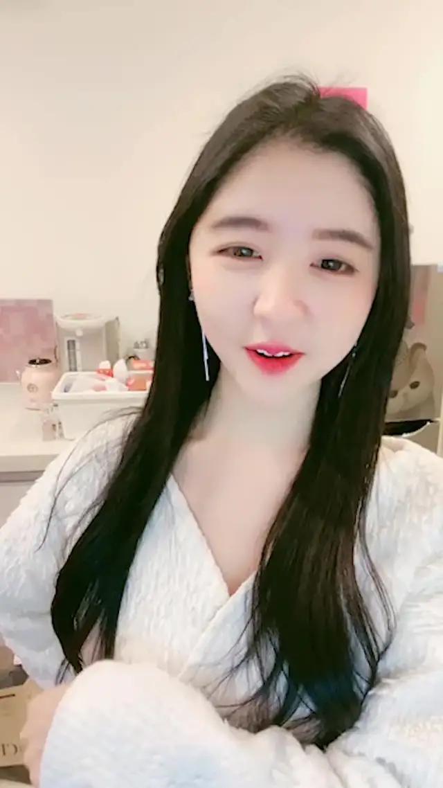 你這麼擅長安慰他人，一定度過了很多自己安慰自己的日子吧？也讓我能夠分擔你的心事安慰你，好嗎？