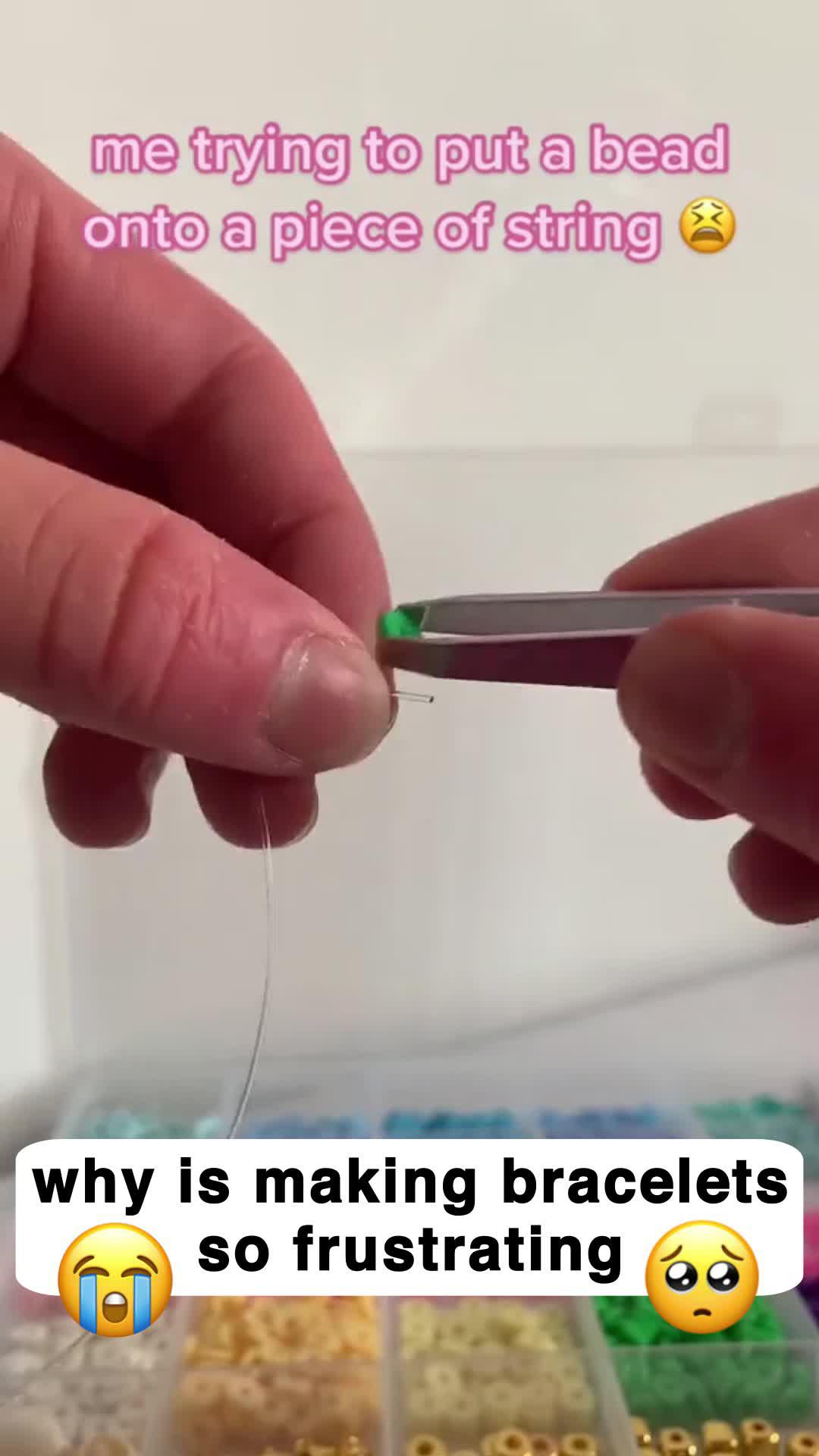 Create your virtual friendship bracelets and trade <3