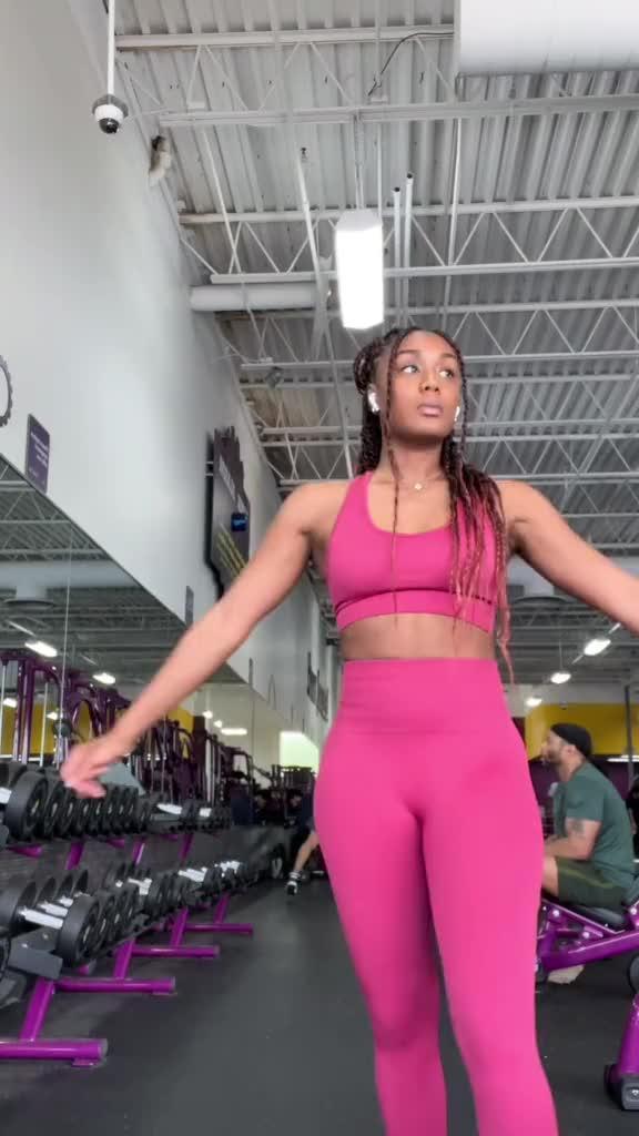 Plan and track your workouts with the Alpha Progression app!