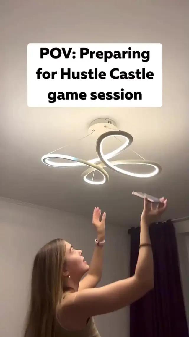 Break into the Hustle Castle! Become an epic lord of the Medieval world!