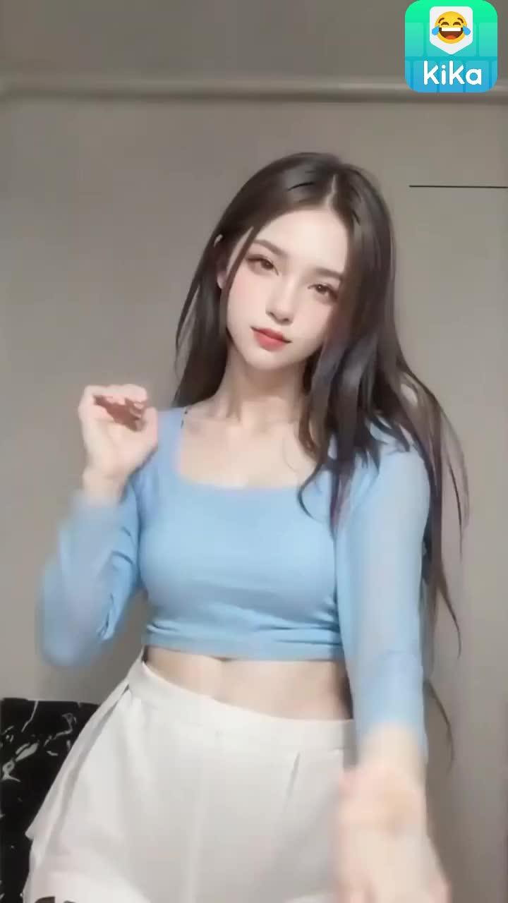 Chatting with my virtual girlfriend on my keyboard