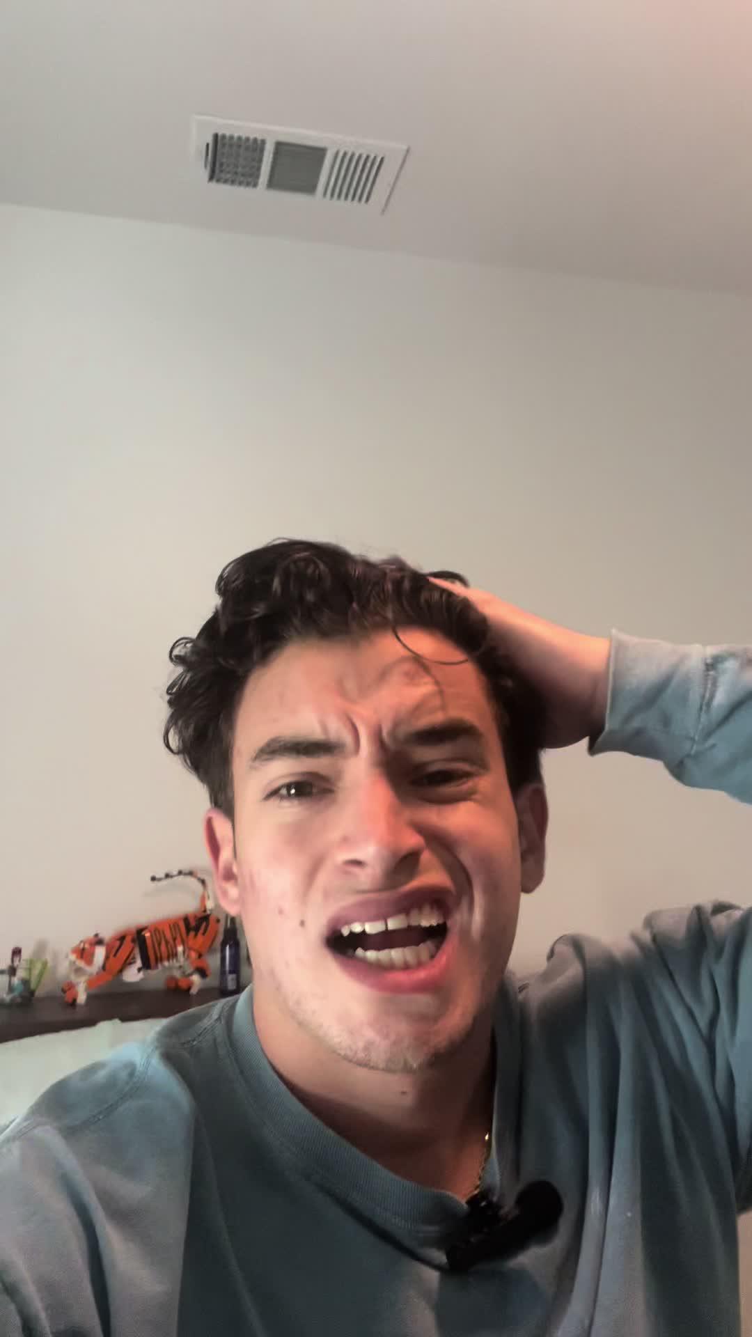 Sports fans! Get in on the hottest sports app!