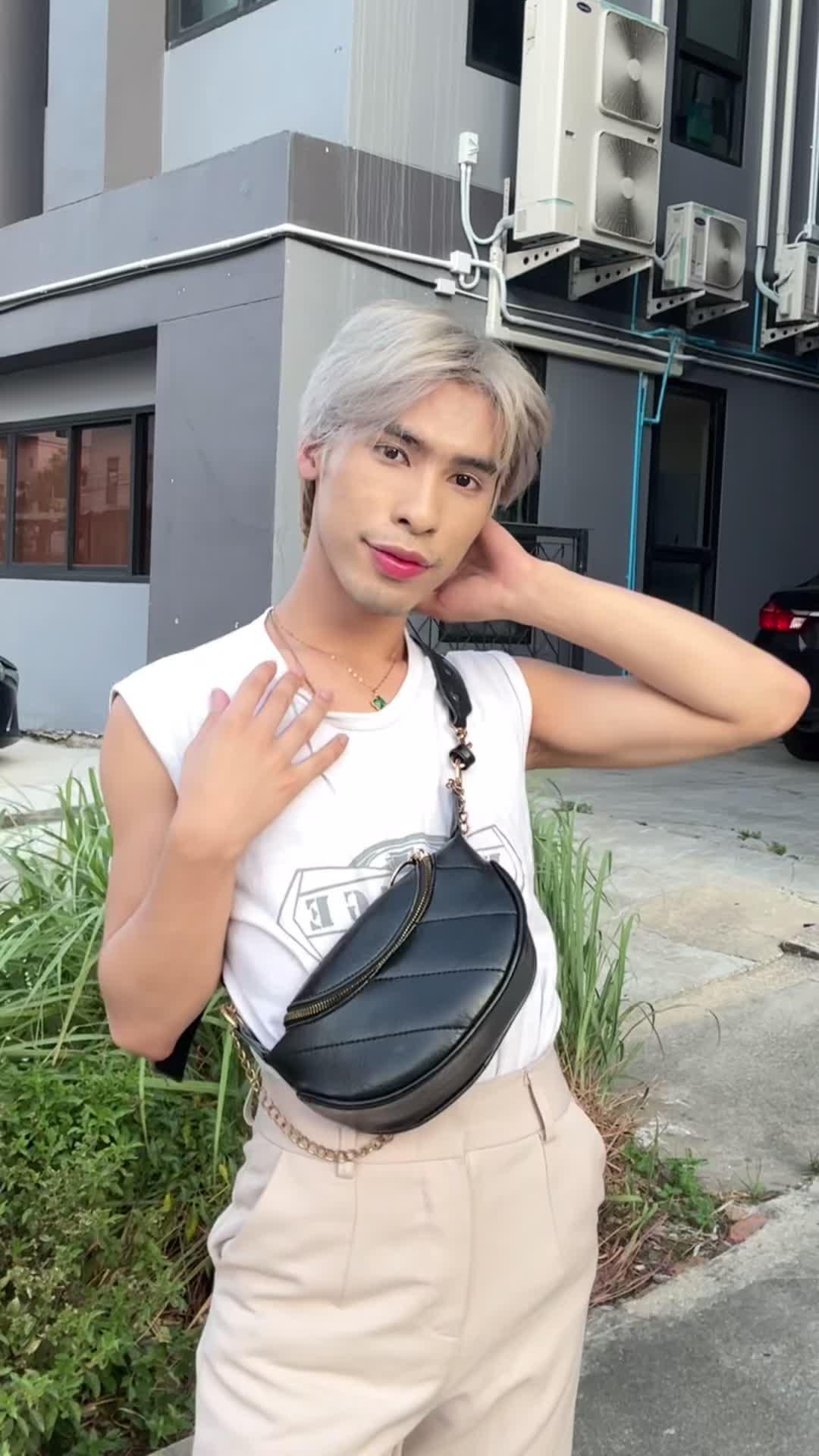 เป็นกระเป๋าสะพายข้างที่ทรงจะดูเท่แล้วก็ดูน่ารักไปในตัวค่ะได้มาจากแอป 🍊นะ #แอปส้ม  #ช้อปเลยไม่ตกเทรนด์ #วิดีโอสั้นแอปส้ม