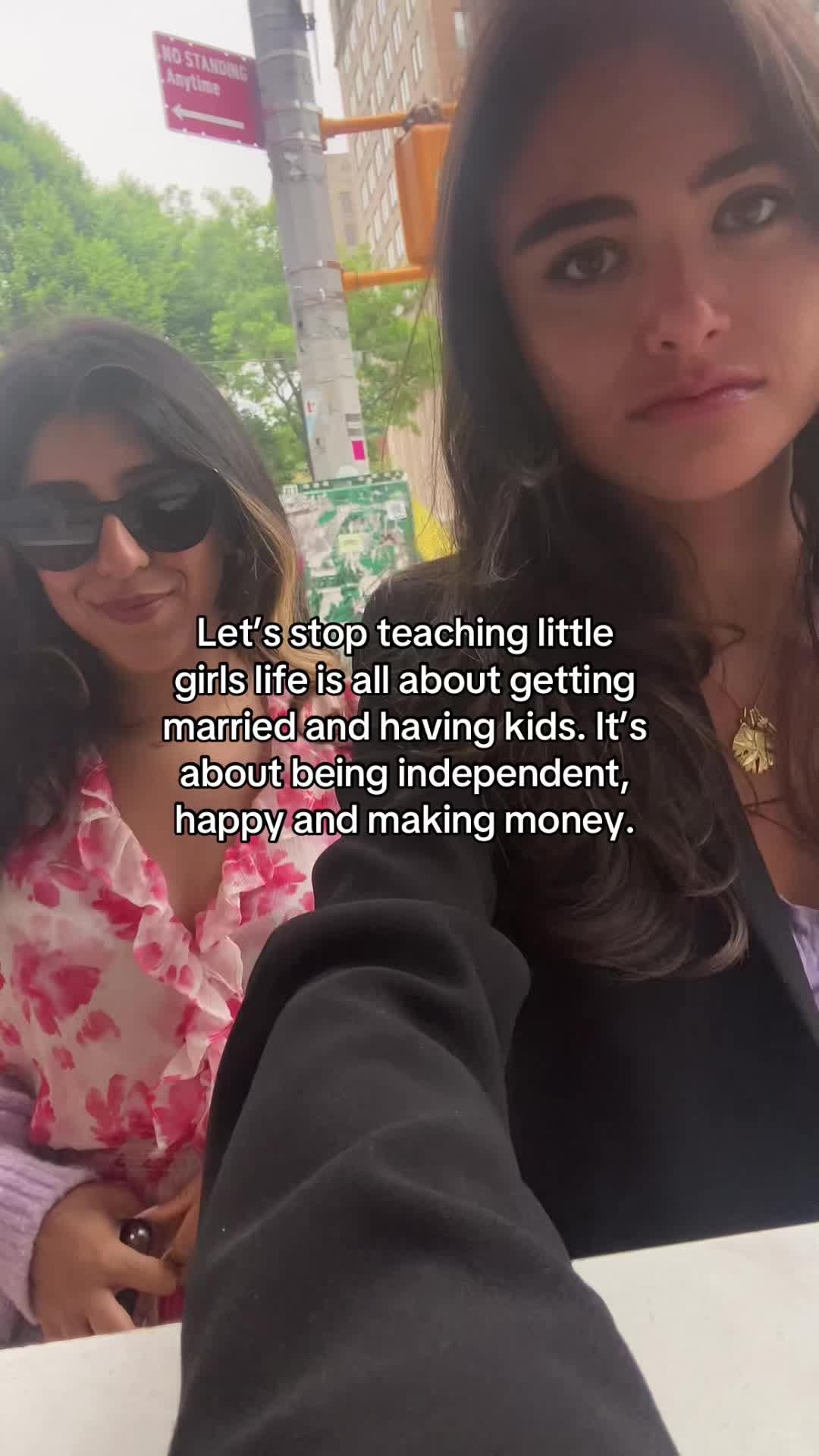 we quit our jobs on Wall Street to build an app that helps you start investing bc it’s sad we don’t learn about it in school 💸💜 #alineaapp #alineainvest