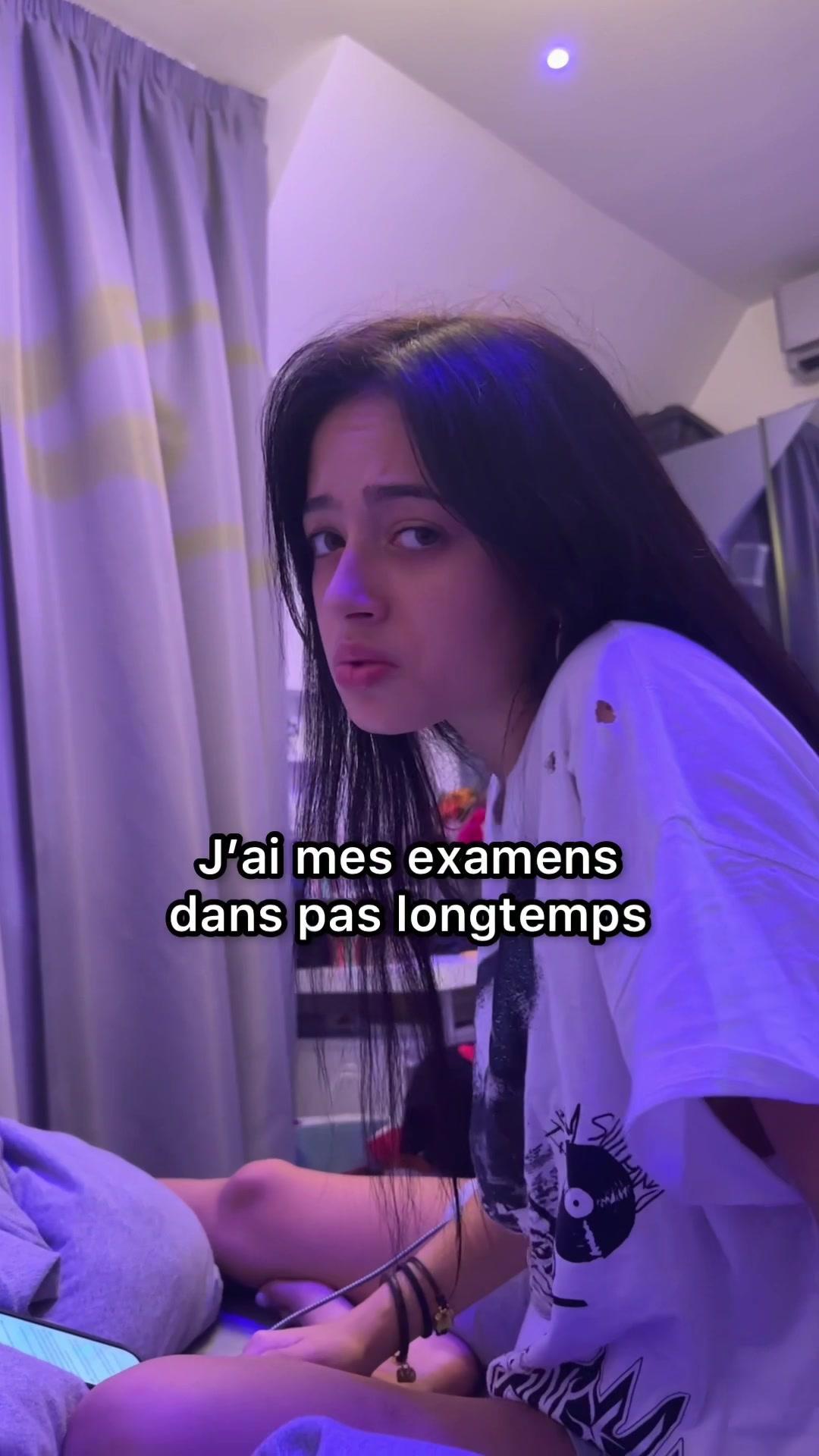 Vous revisez beaucoup ?😅 Miel a reussi ses exams avec @Knowunity.fr 😍 #humour #cours #note 