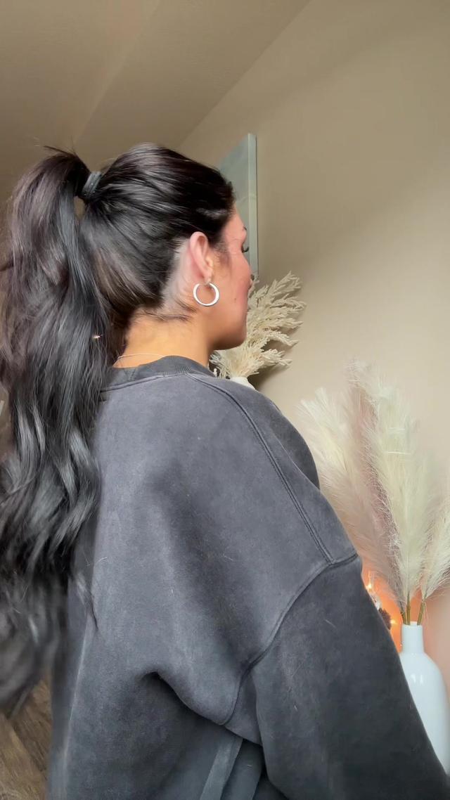 Voluminous ponytail hack!! 🫶🏼 I got my inspo from the Lemon8 App!  #lemon8us #beauty #ponytailtutorial  #hairhack #hair 