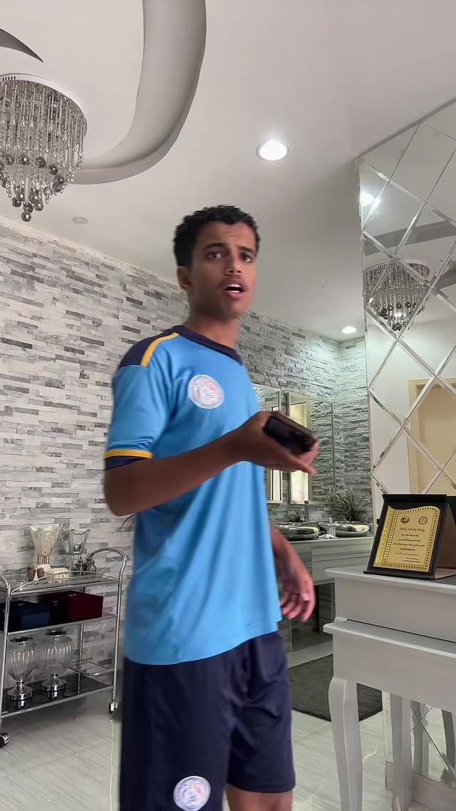 احد فيكم عرف الرسمه الثانيه 🤔 ؟  #ابو_طفله #اكاديمية_المطوع #fypシ #fyp #foryou #viral 