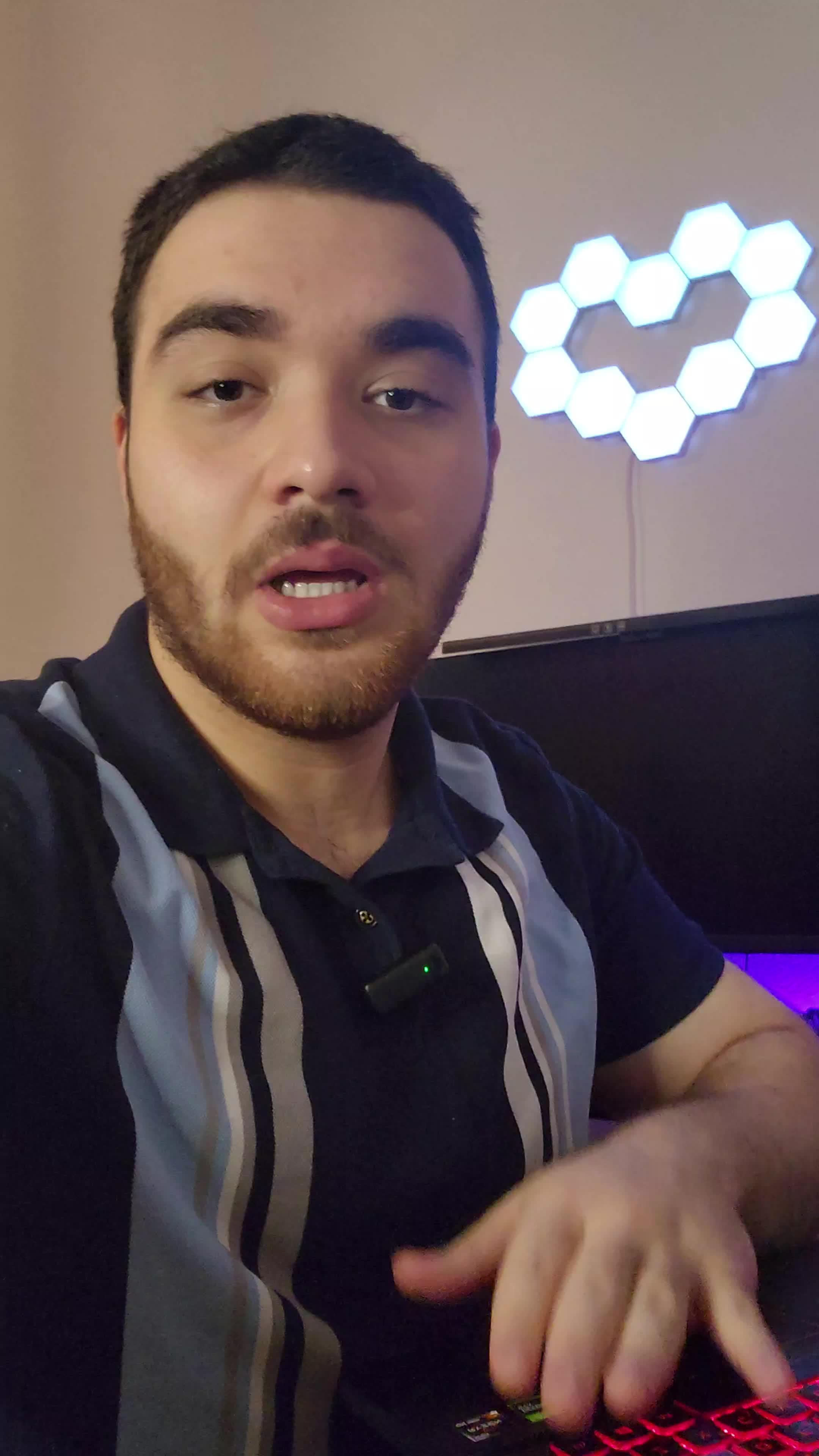 صراع مع الكتابة؟ قم بتجربته مجانا!