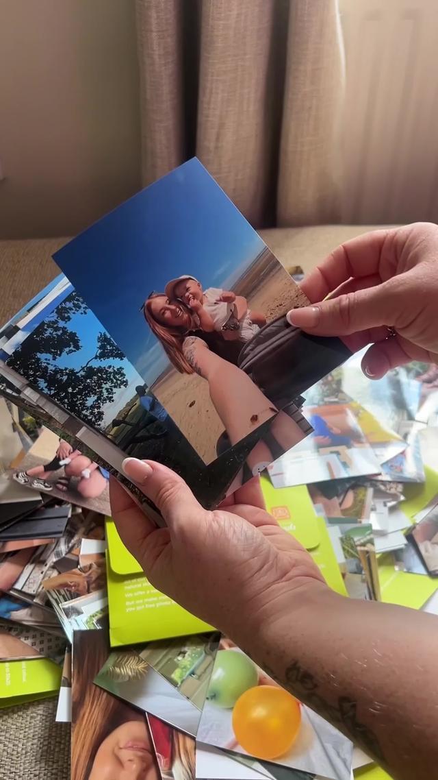 Get your 45 6x4 free photo prints every month. Just pay delivery. Or free collection points.