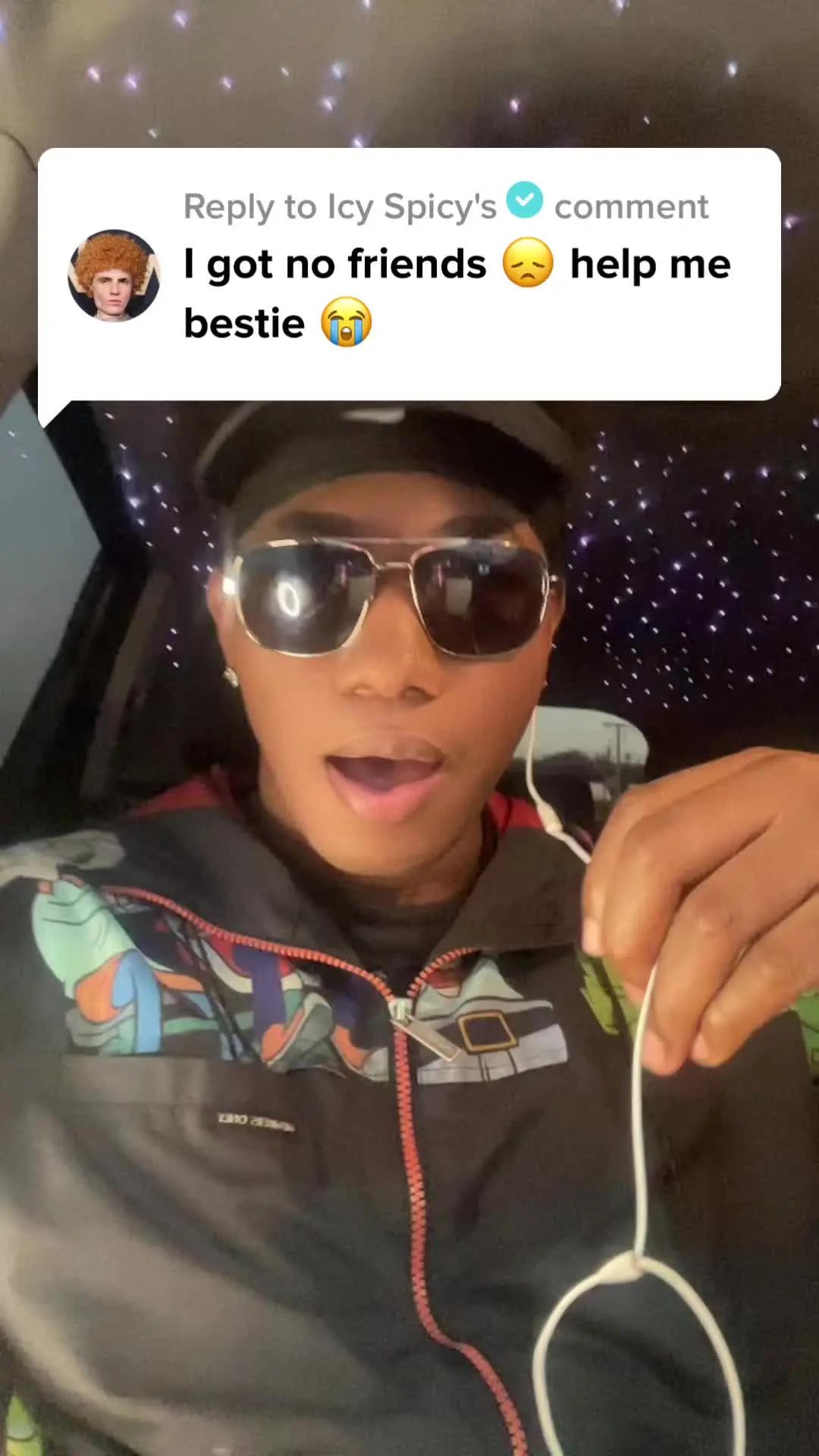 Create your dream 3D avatar, have fun with friends, chat live, and have social adventure!