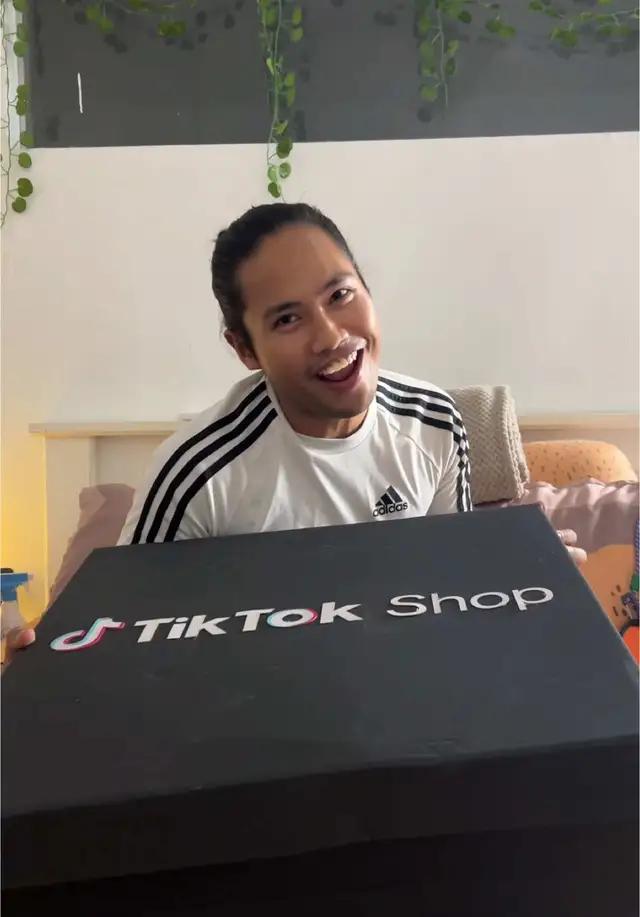 TikTok Shop 9.9 Grand Deals @tiktokshop_my 🇲🇾 is here! Pada 5-9 September 2024 ada Up to 50% Hot Prices, Enjoy FREE SHIPPING AND Join Hashtag Challenge #TikTokShop99GrandDeals & Win Phone!  Jangan lupa Cari "99GrandSales" untuk cari maklumat lanjut!
