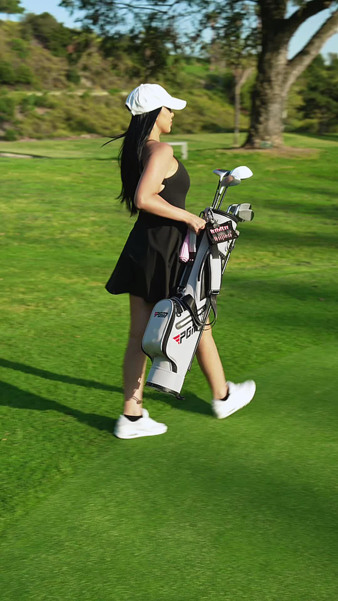 Up your game and style with this luxe golf bag – the caddy's favorite! 🏌️‍♂️💼⛳️ #GolfSwag #CaddyStyle #FairwayFashion #GolfBagGoals #PlayInStyle