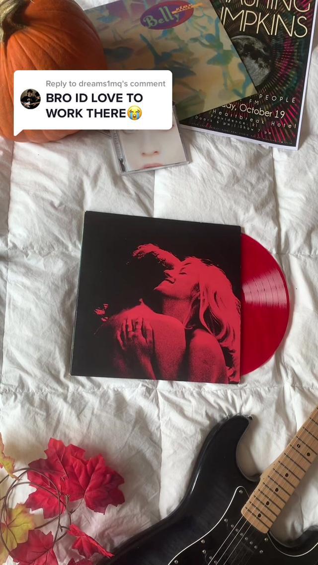 Replying to @dreams1mq Vertigo Vinyl will be live on @Whatnot every Wednesday at 4:00 PM EST! 