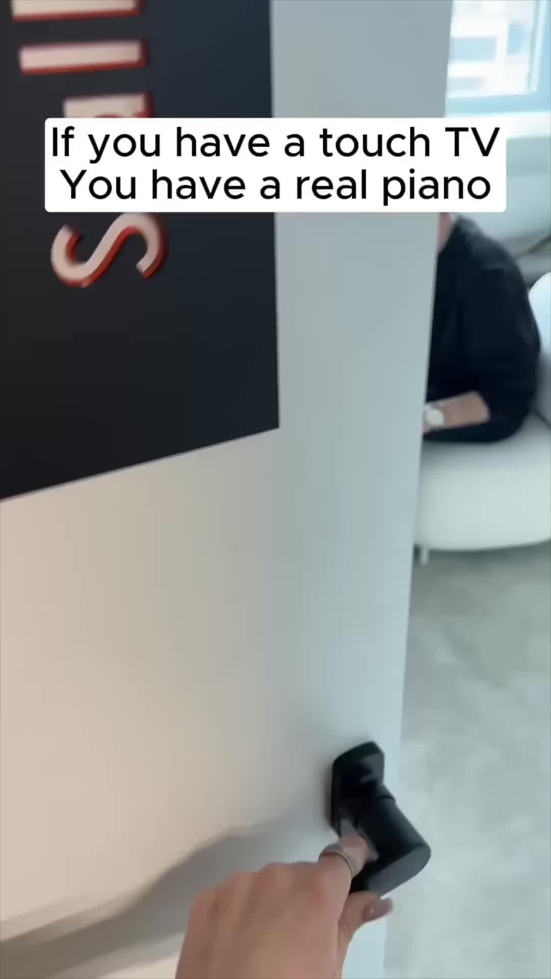 Discover Piano Joy: Easy Lessons and Realistic Keyboard!