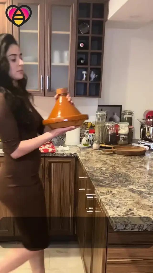 أجد دائمًا جمال الحياة في برطمان العسل، هل تريد تجربته أيضًا؟