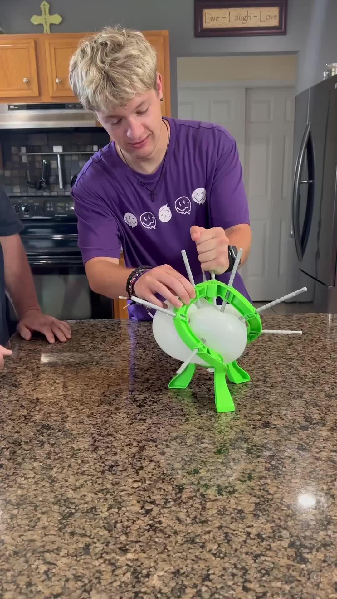 Set exclusive  keyboard& themes for your Phone