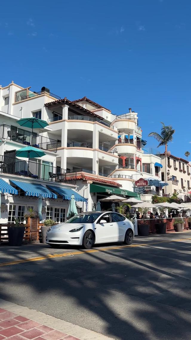 Only whole homes. Only your people. Find yours on the Vrbo app.