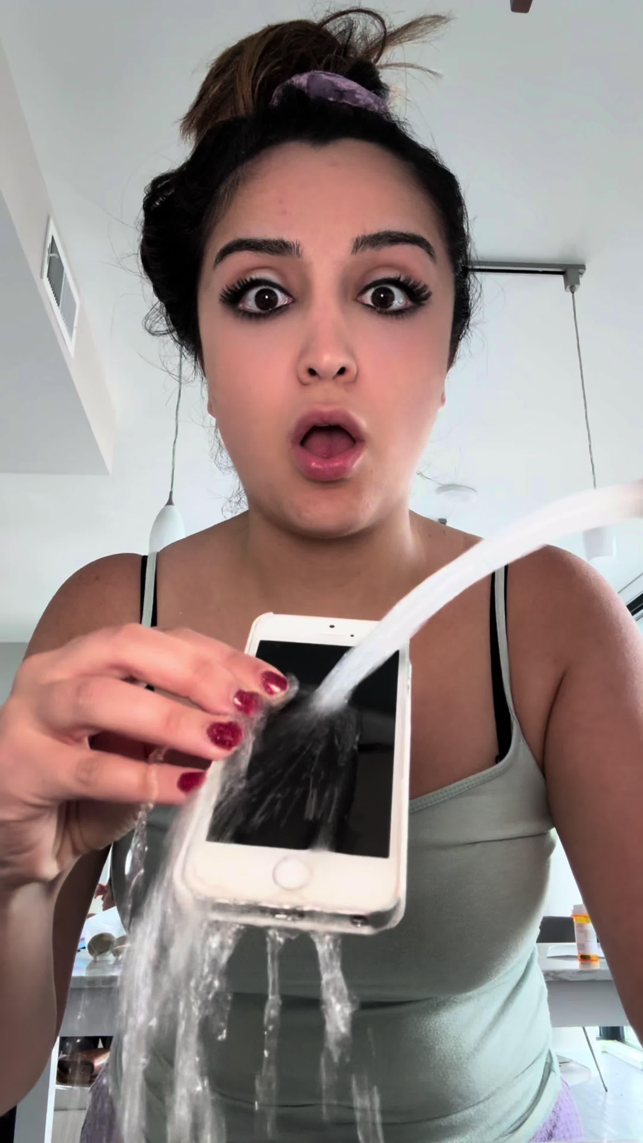 Free up iPhone storage in seconds with Ai Cleaner!