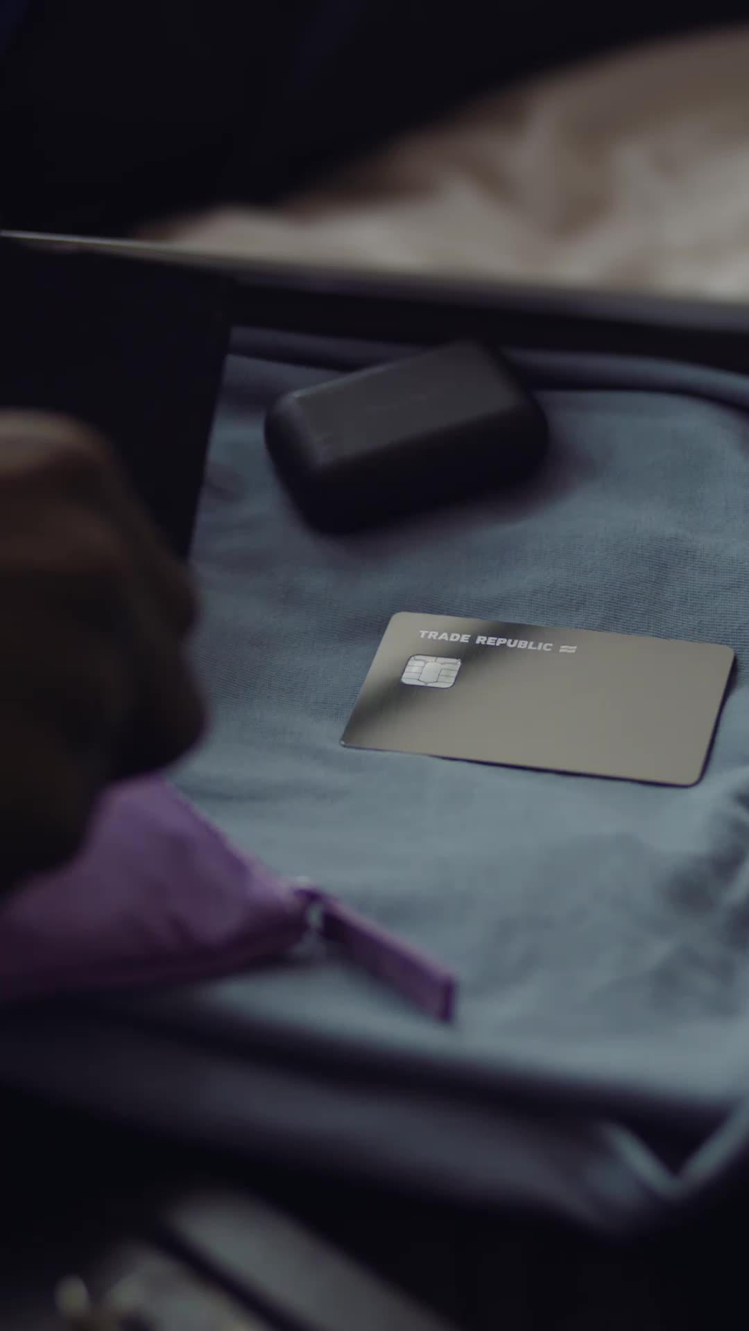 La primera tarjeta que te permite invertir mientras gastas. Obtén un 1  % de Saveback.