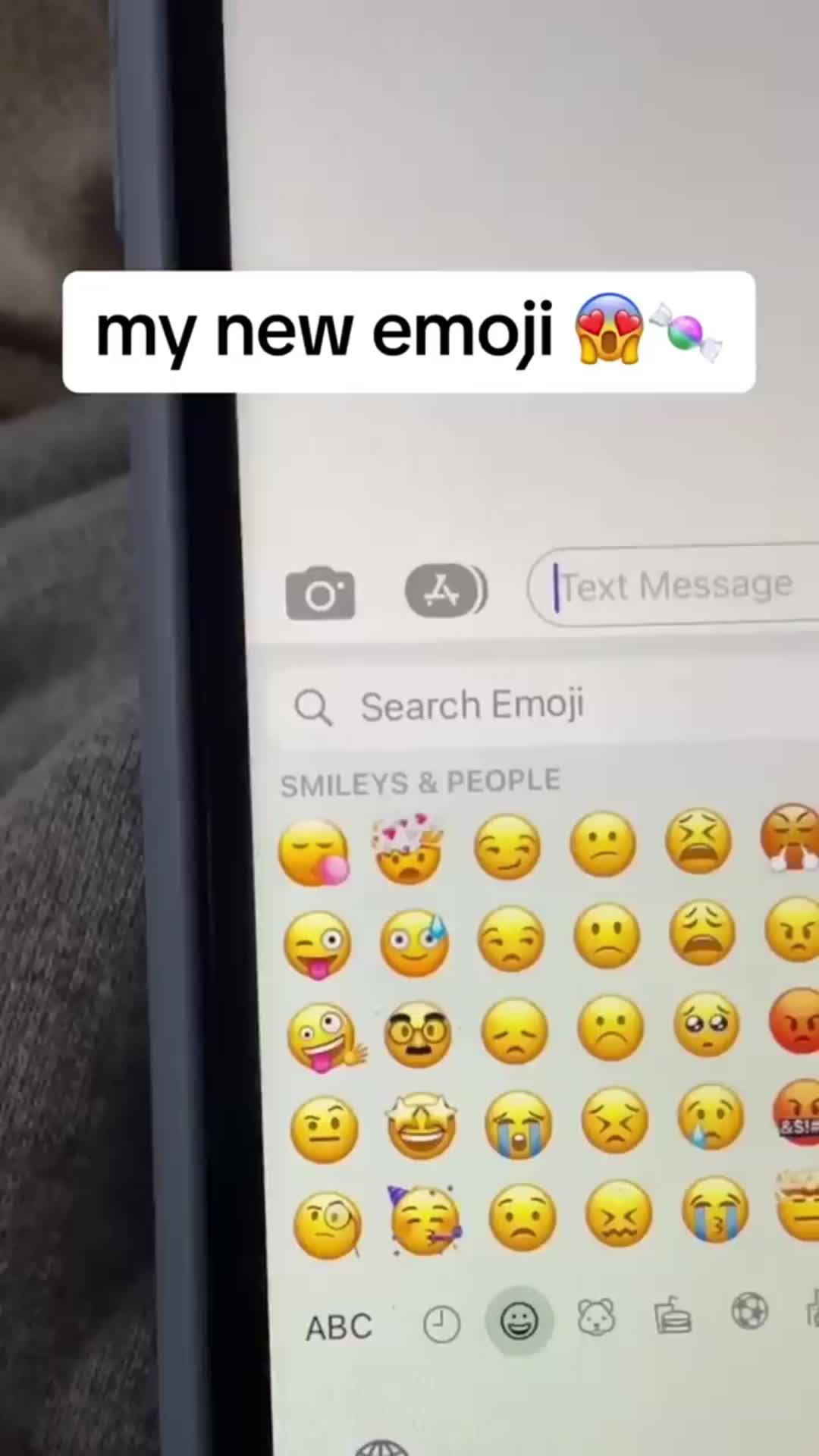 Using these emojis to give your friends a big surprise. 5000+ new emojis, stickers