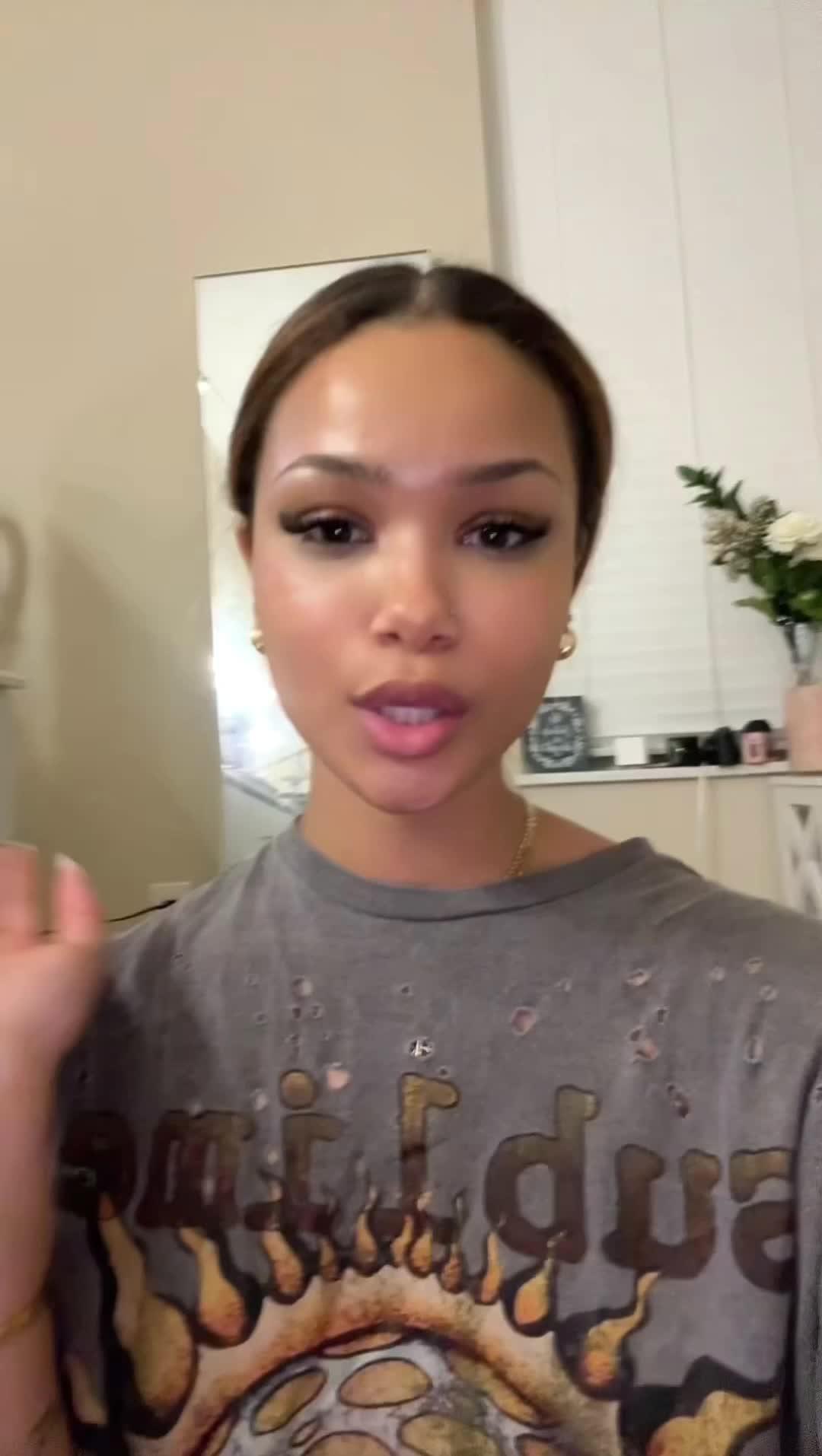 Whats in my bag!🎉🔍 code: dkr2622 in #temu searchbar for up to 90% off items and extra 30% off coupon #temu and 🔗 in bi0 (App new users only with qualifying orders)📦Free shipping on items shipped from Temu, and Free Returns for up to 90 days #temumethod #whatsinmybag #bagessential #fyp #temu