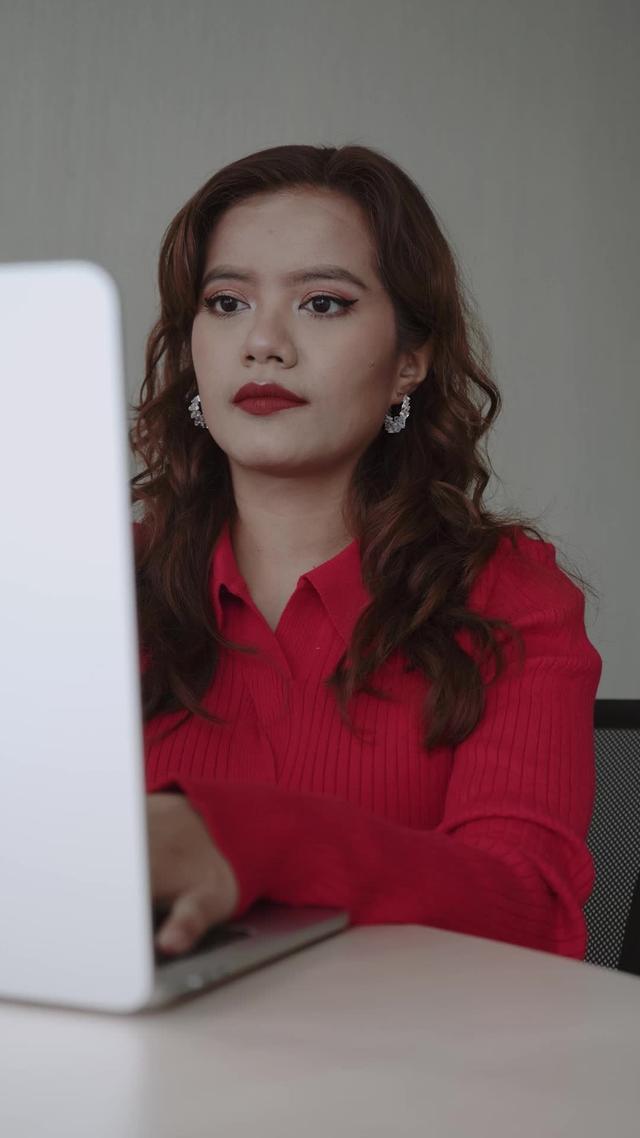 Hopping from one place to another has never been easier~ Silverbird Hourly will do the job for you!