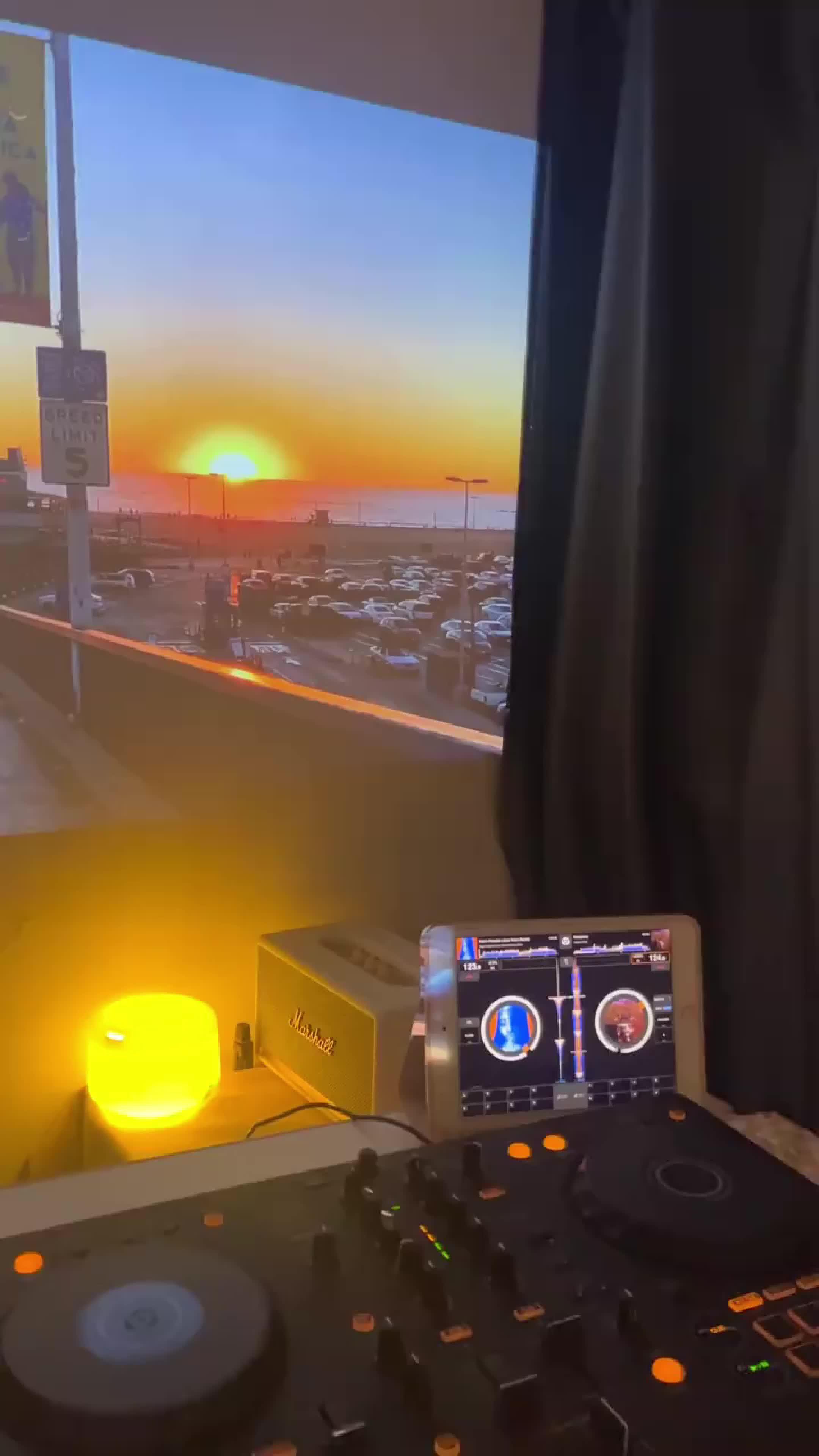 Remix and create rhythm. Choose your favourite beats.