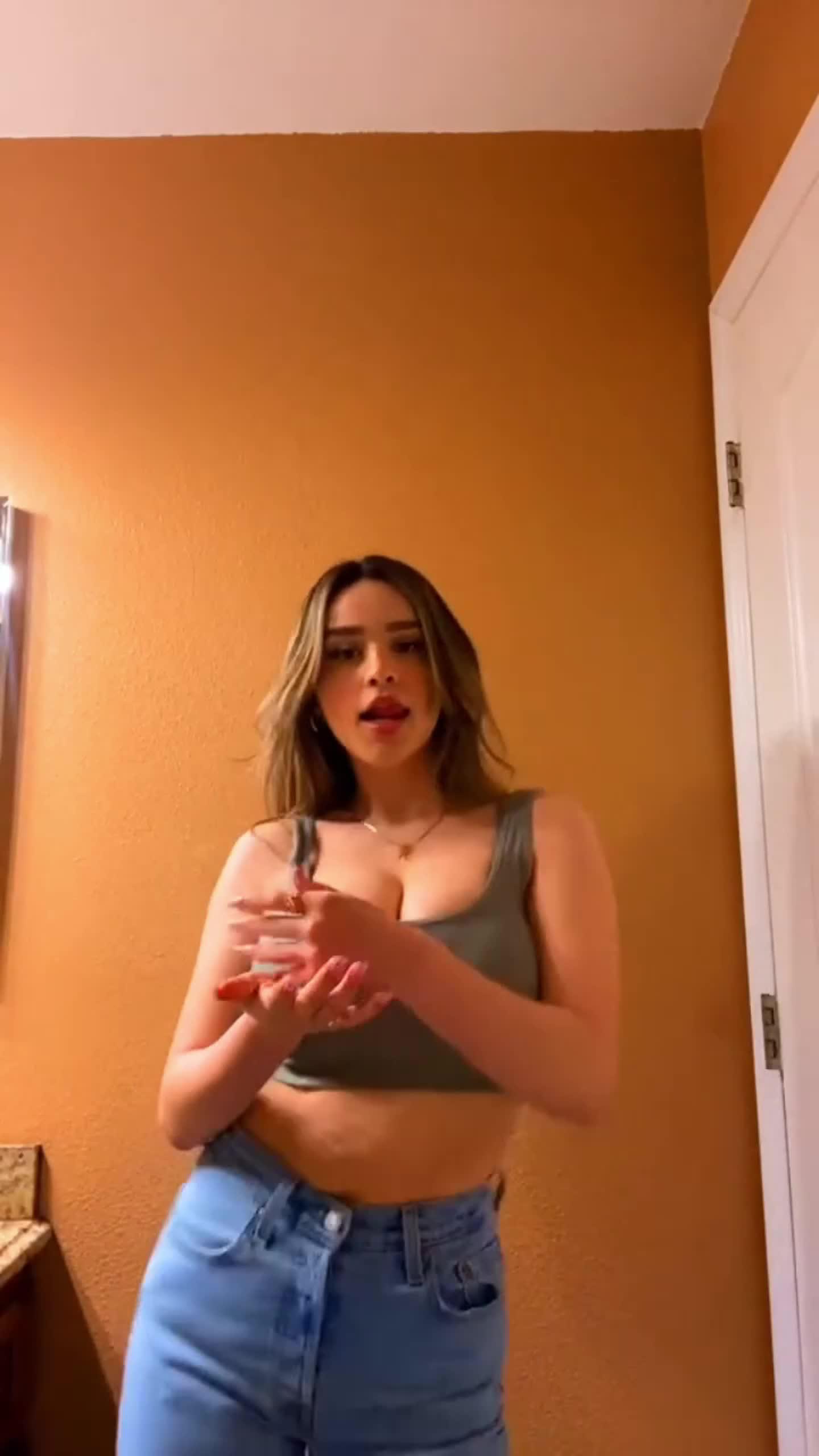 Online Dating & Hook up App to Flirt & Meet with New People