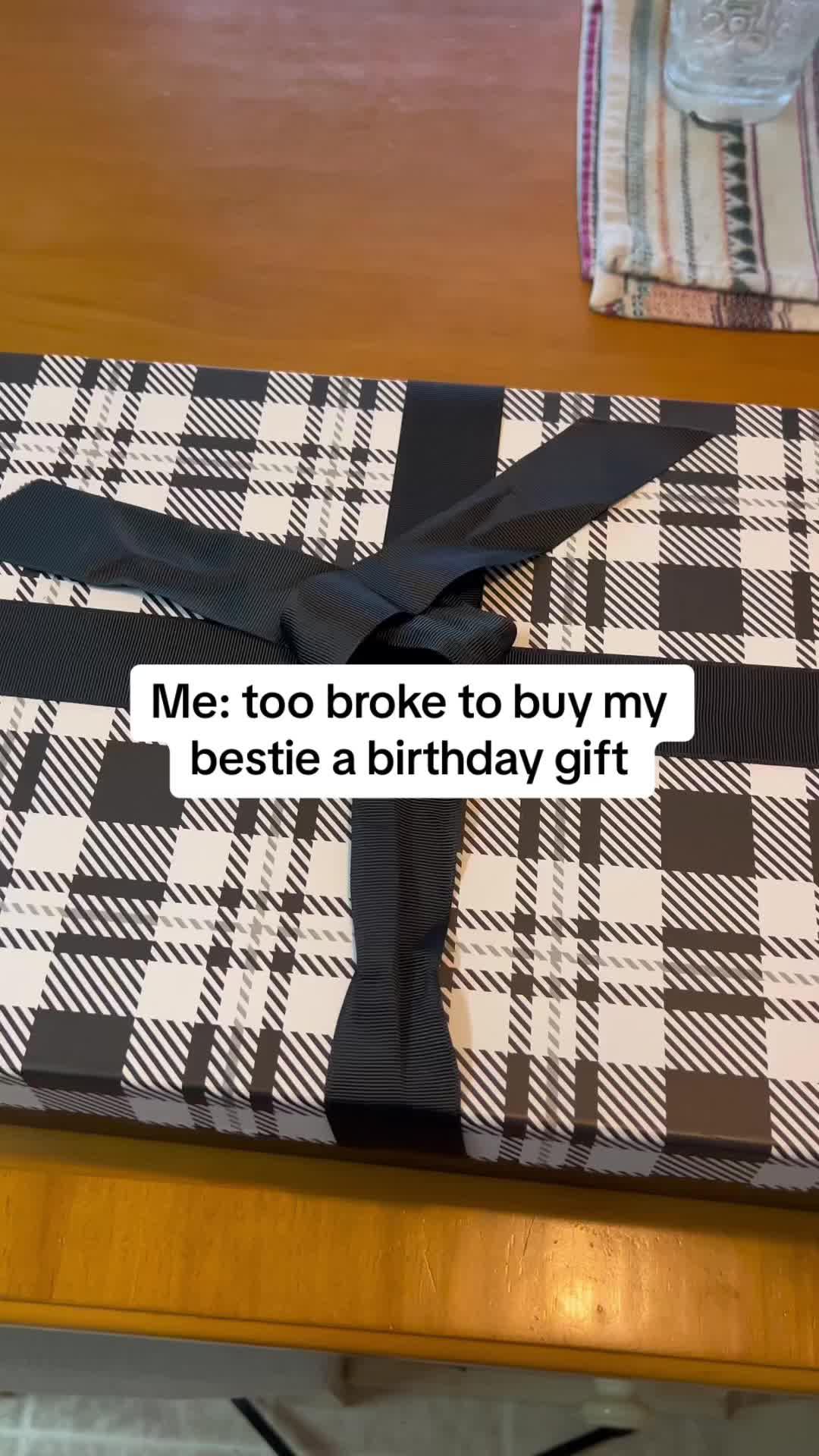 Give your bestie the perfect gift with Donna AI!