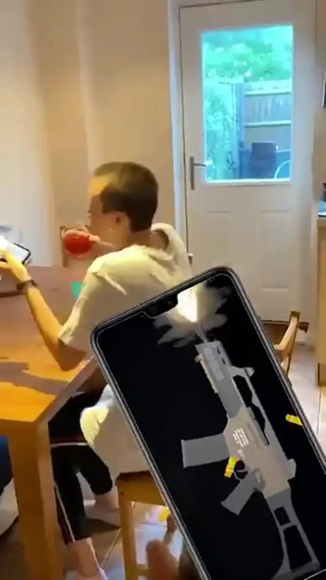 Play with Gun Effects & Lightsaber!